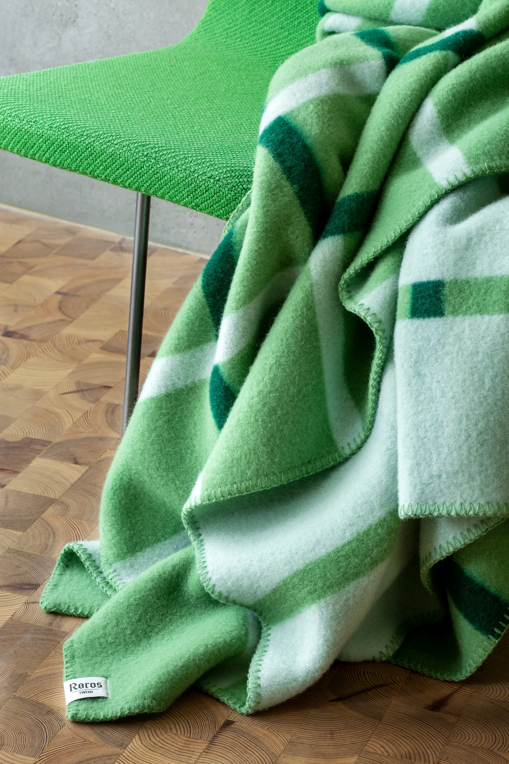 Knut Decke 135x200 cm, Field green Røros Tweed