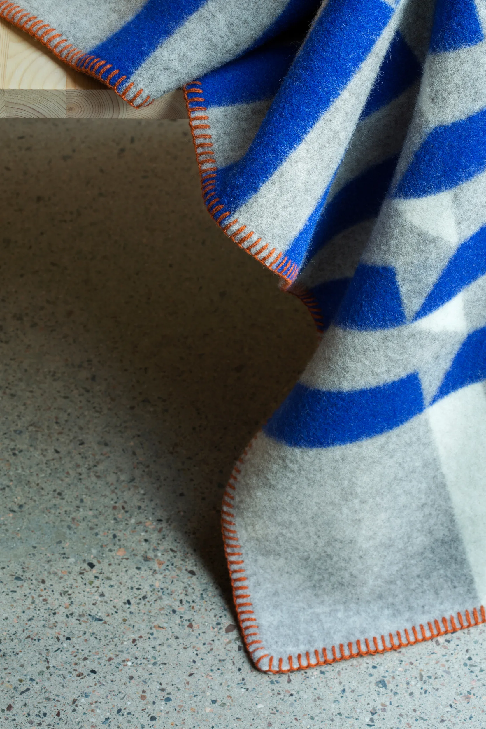 Kvam Decke 135x200 cm, Blue Røros Tweed