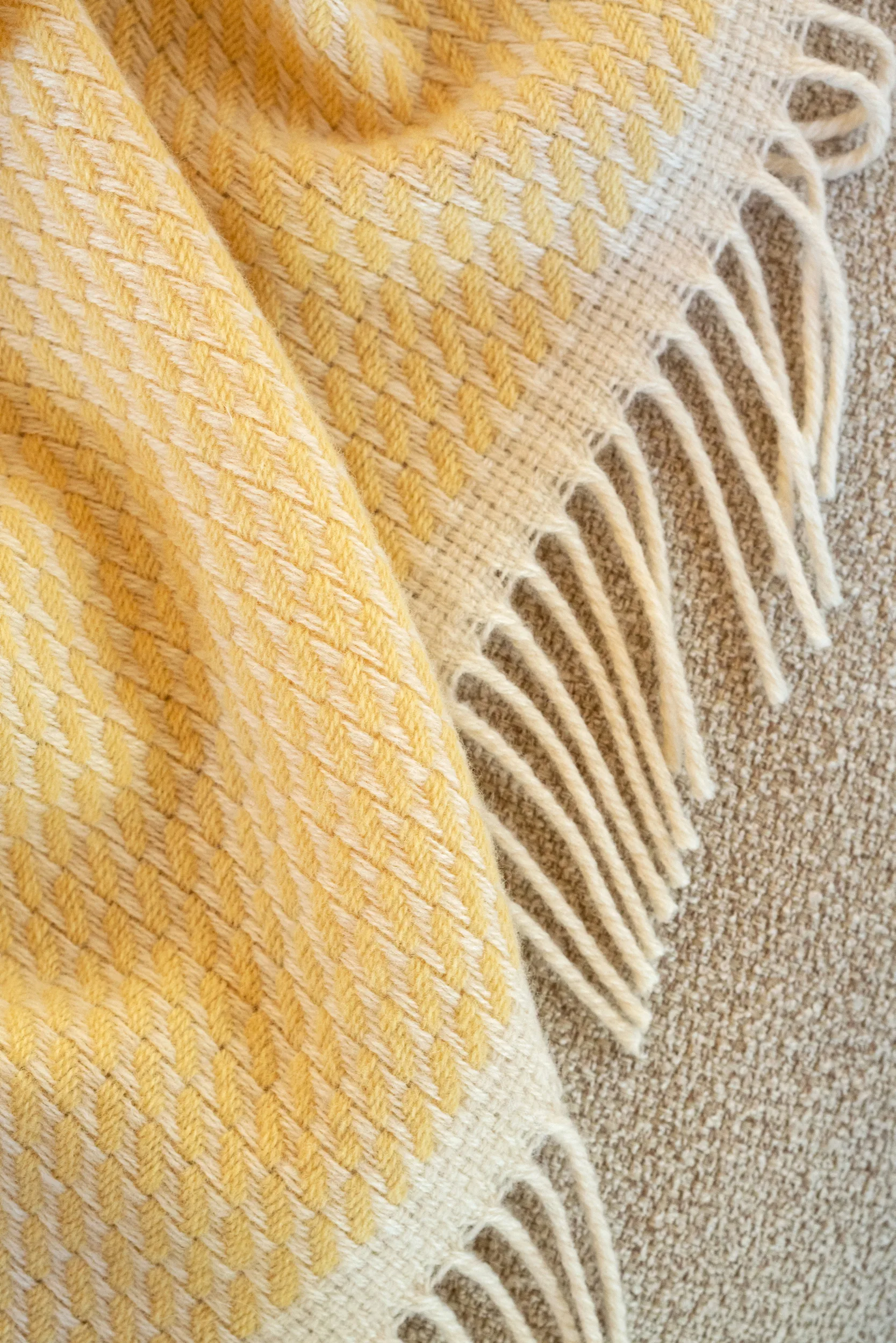 Mello Decke 150x210 cm, Lemon yellow Røros Tweed