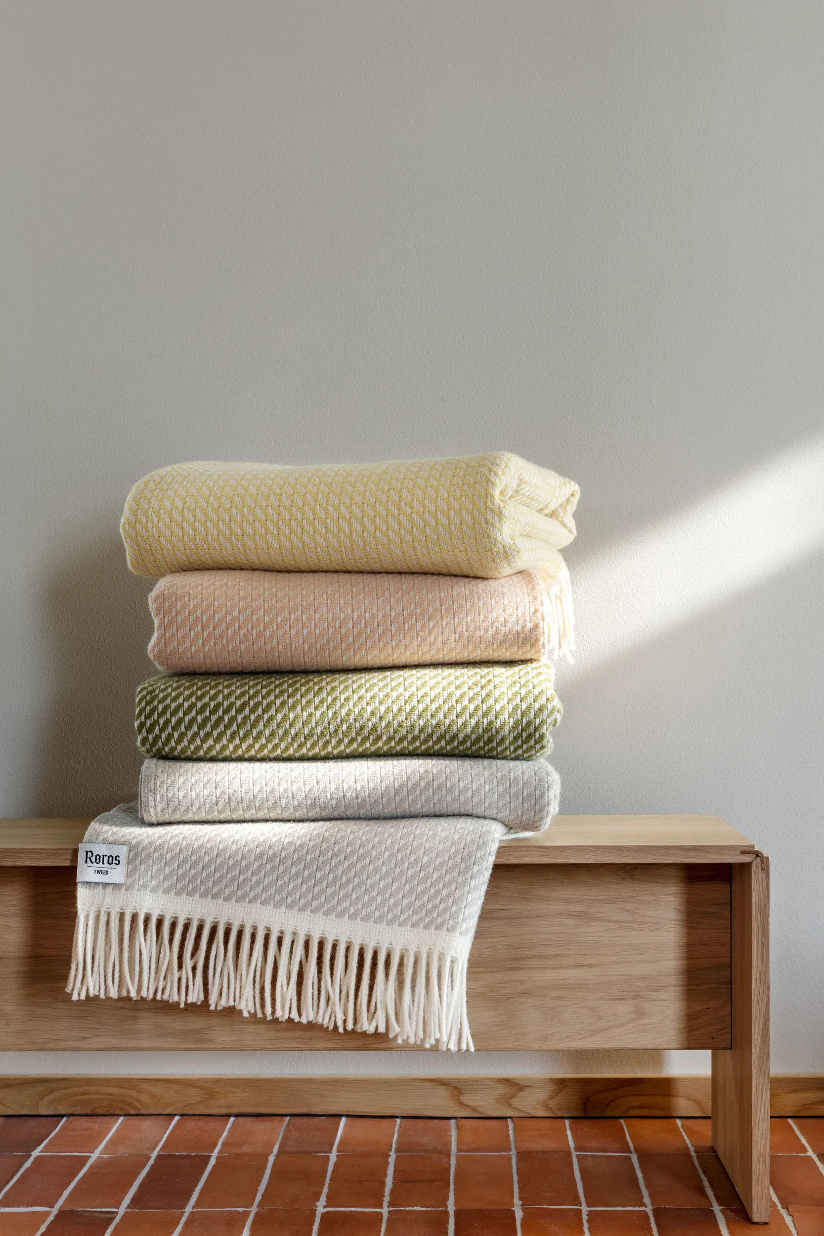 Mello Decke 150x210 cm, Lemon yellow Røros Tweed