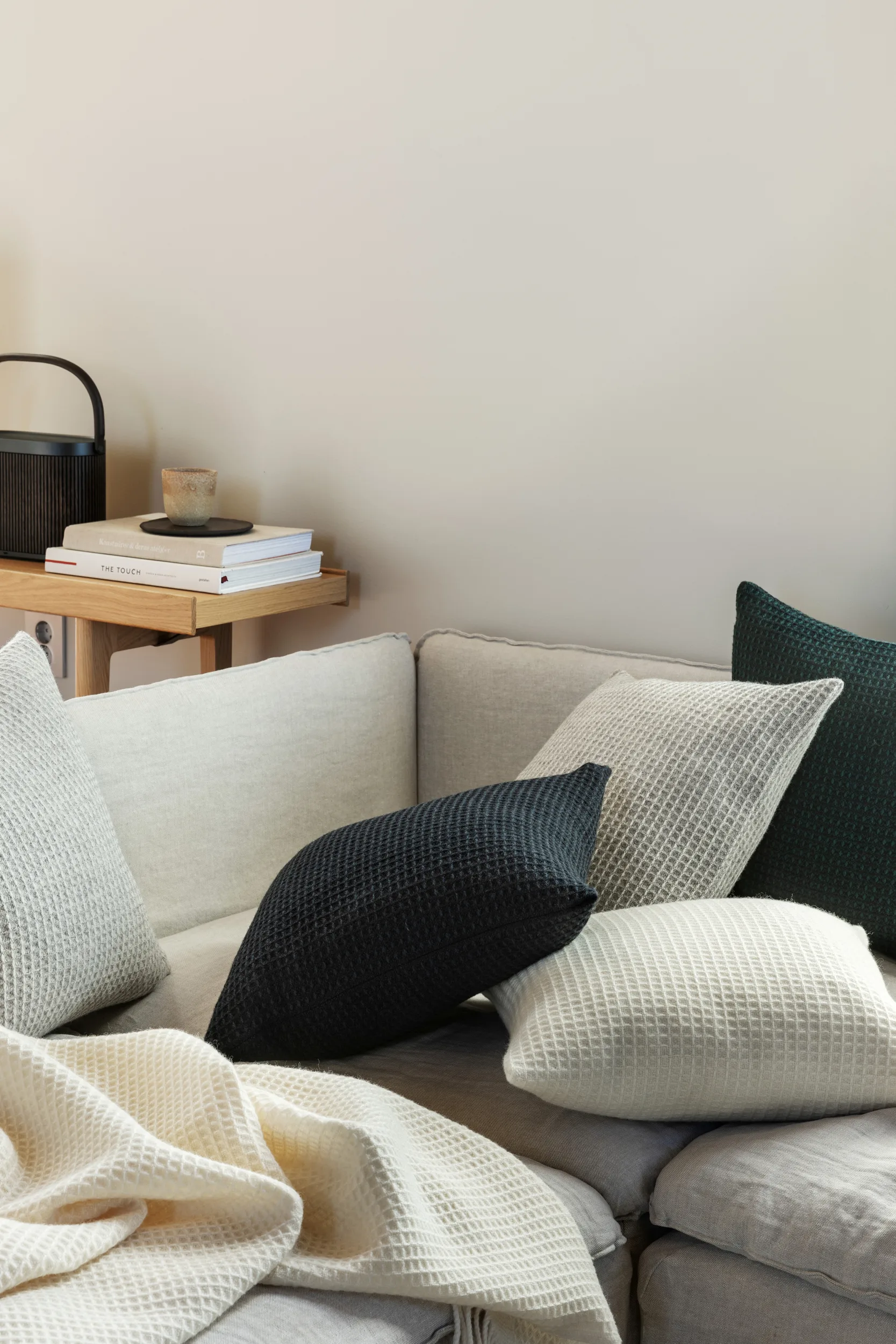 Vega Kissen 50x50 cm, Natural Røros Tweed