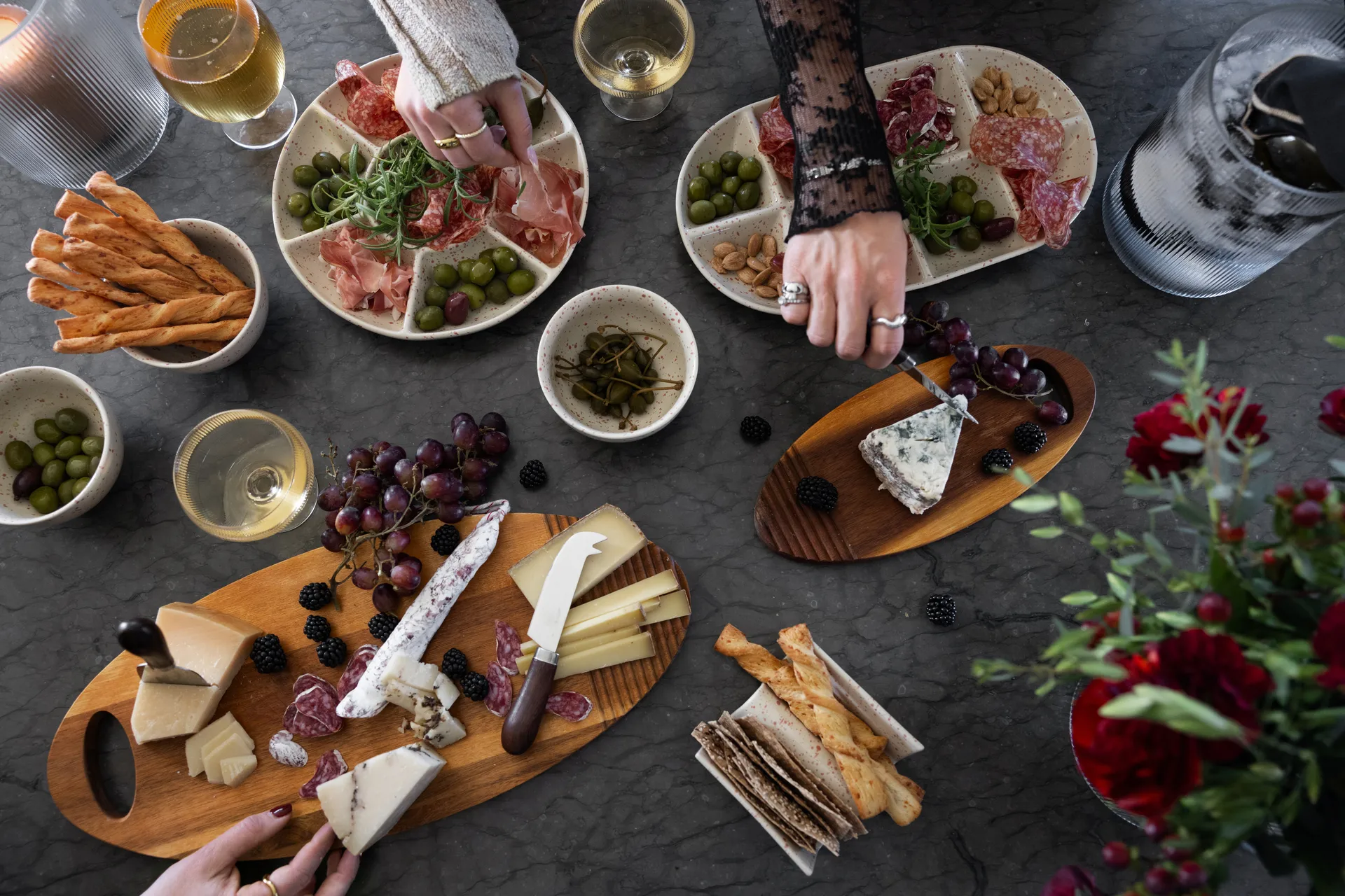 Ditte Servierplatte groß 20x36 cm, Beige-Weinrot Sagaform