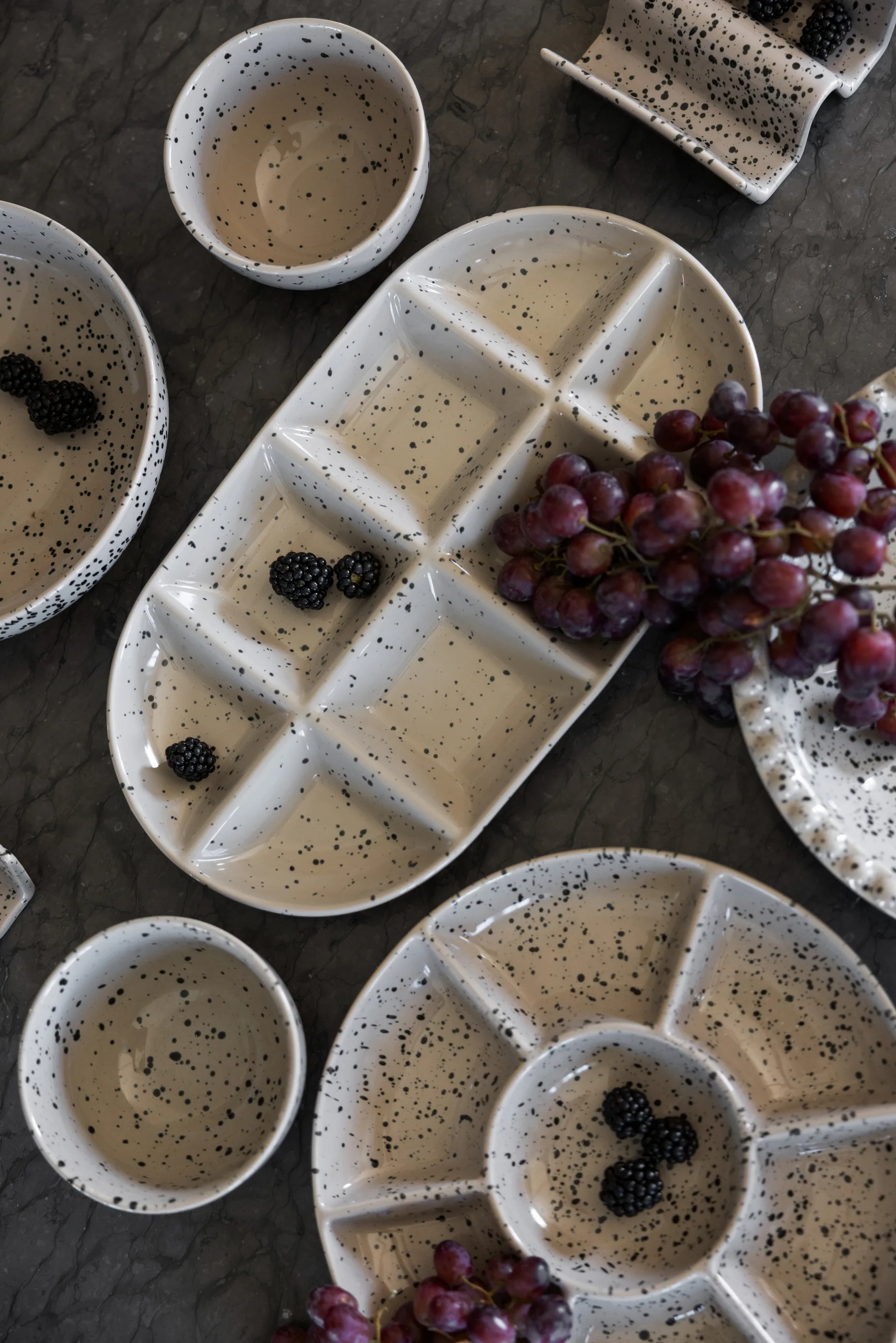 Ditte Servierplatte groß 20x36 cm, Grau-schwarz Sagaform