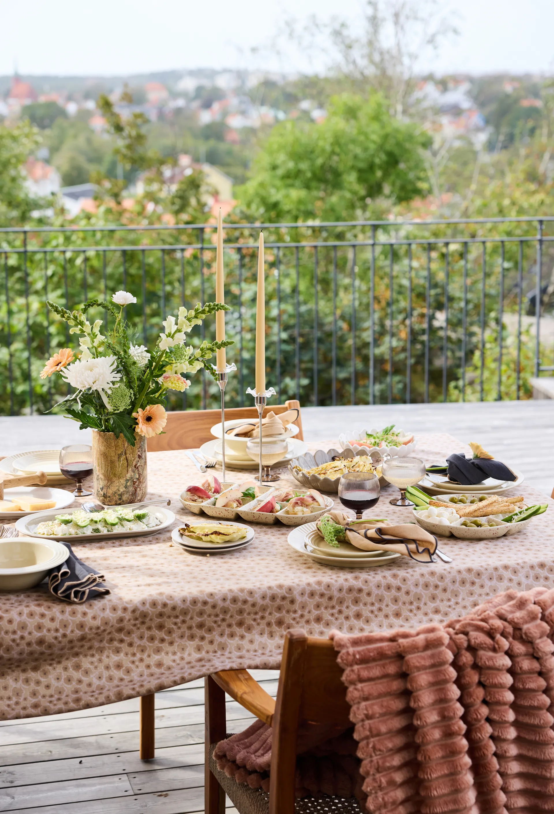 Edith Tischdecke 150x280 cm, Gemischt beige Sagaform