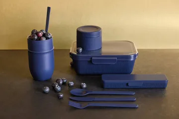 Ted Thermos-Joghurtbecher mit Löffel - Blau Pantone 2379C, 32 cl - Sagaform