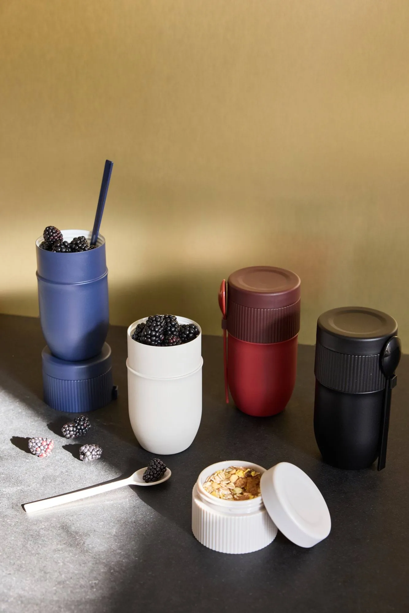 Ted Thermos-Joghurtbecher mit Löffel, Weinrot Pantone 7624C, 32 cl Sagaform