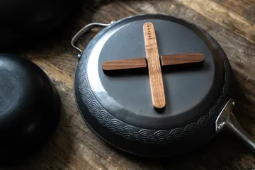 Satake magnetischer Topfuntersetzer - Walnuss - Satake