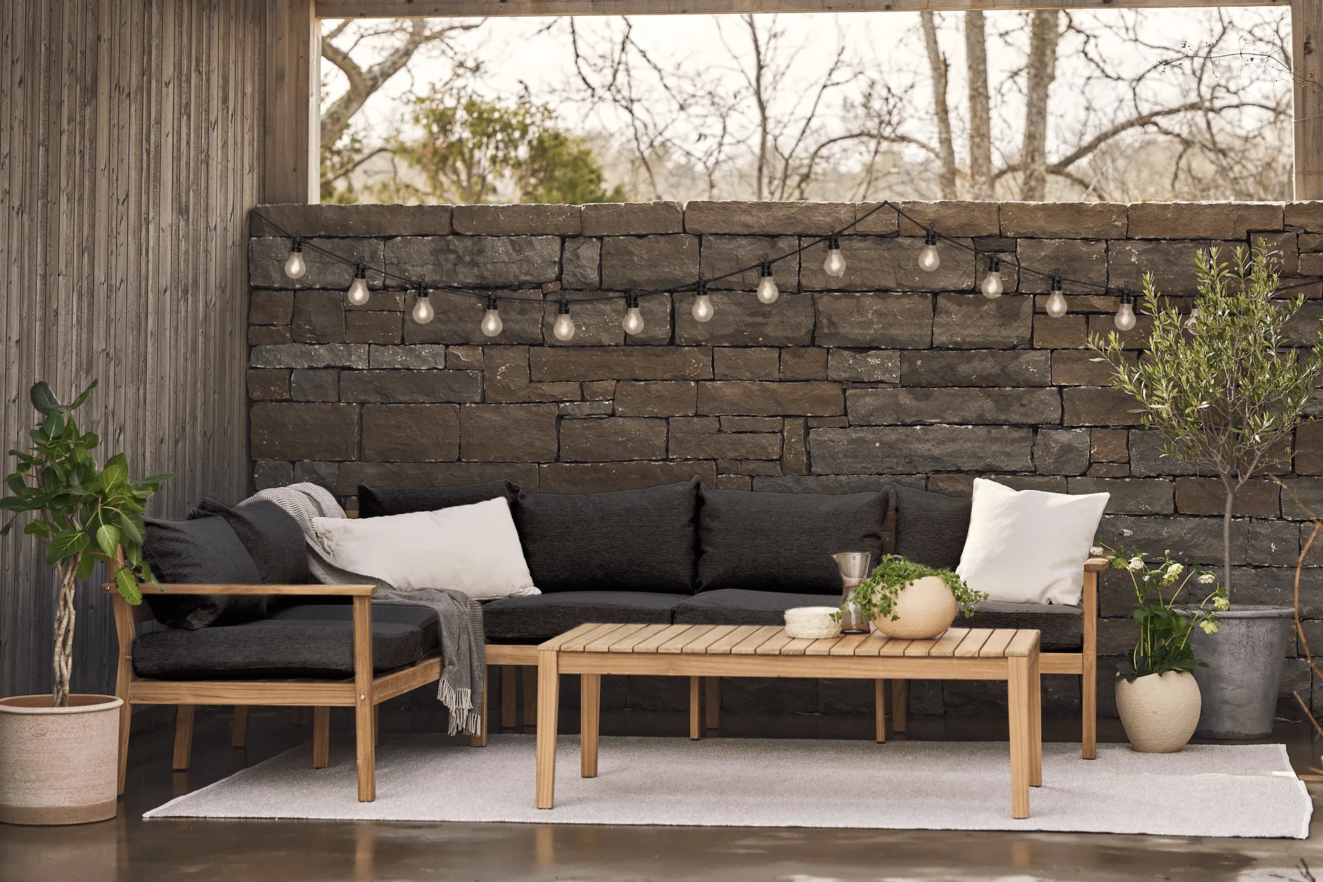 Wisp Lichterkette schwarz, 855 cm, 20 Lichter Scandi Essentials