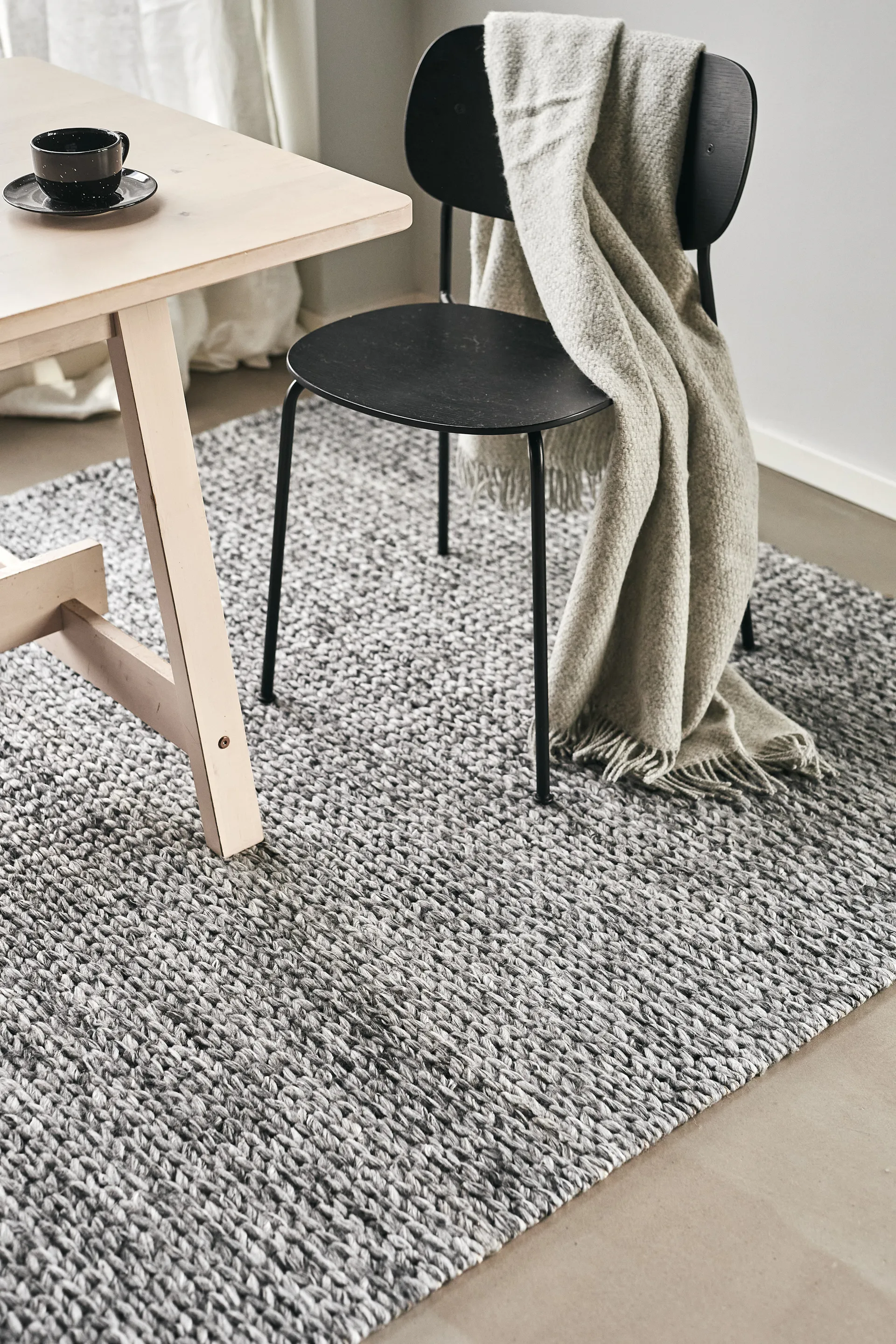 Braided Wollteppich dunkelgrau, 170x240 cm Scandi Living