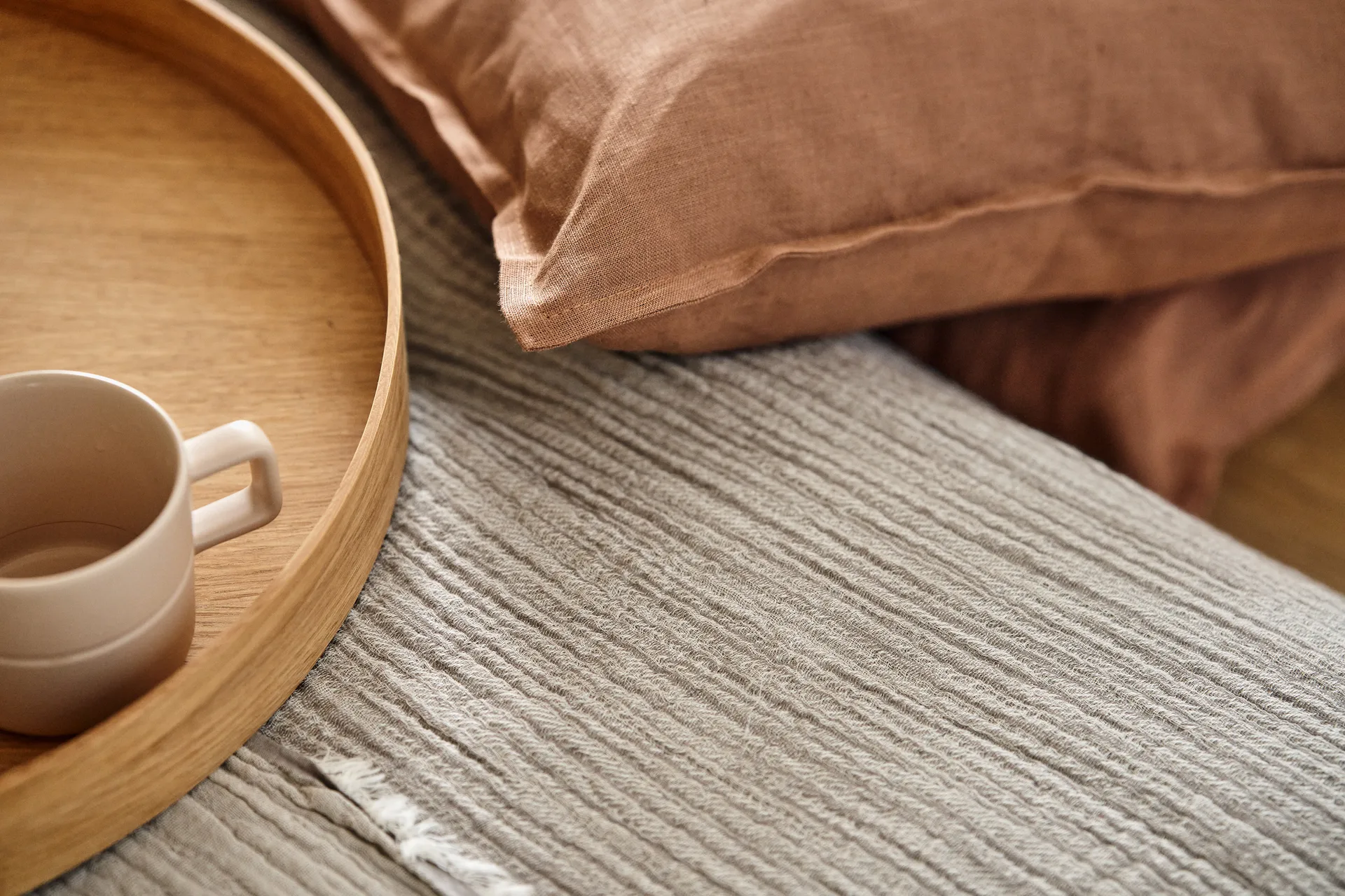 Breeze Tagesdecke 260 x 260 cm, Grau Scandi Living