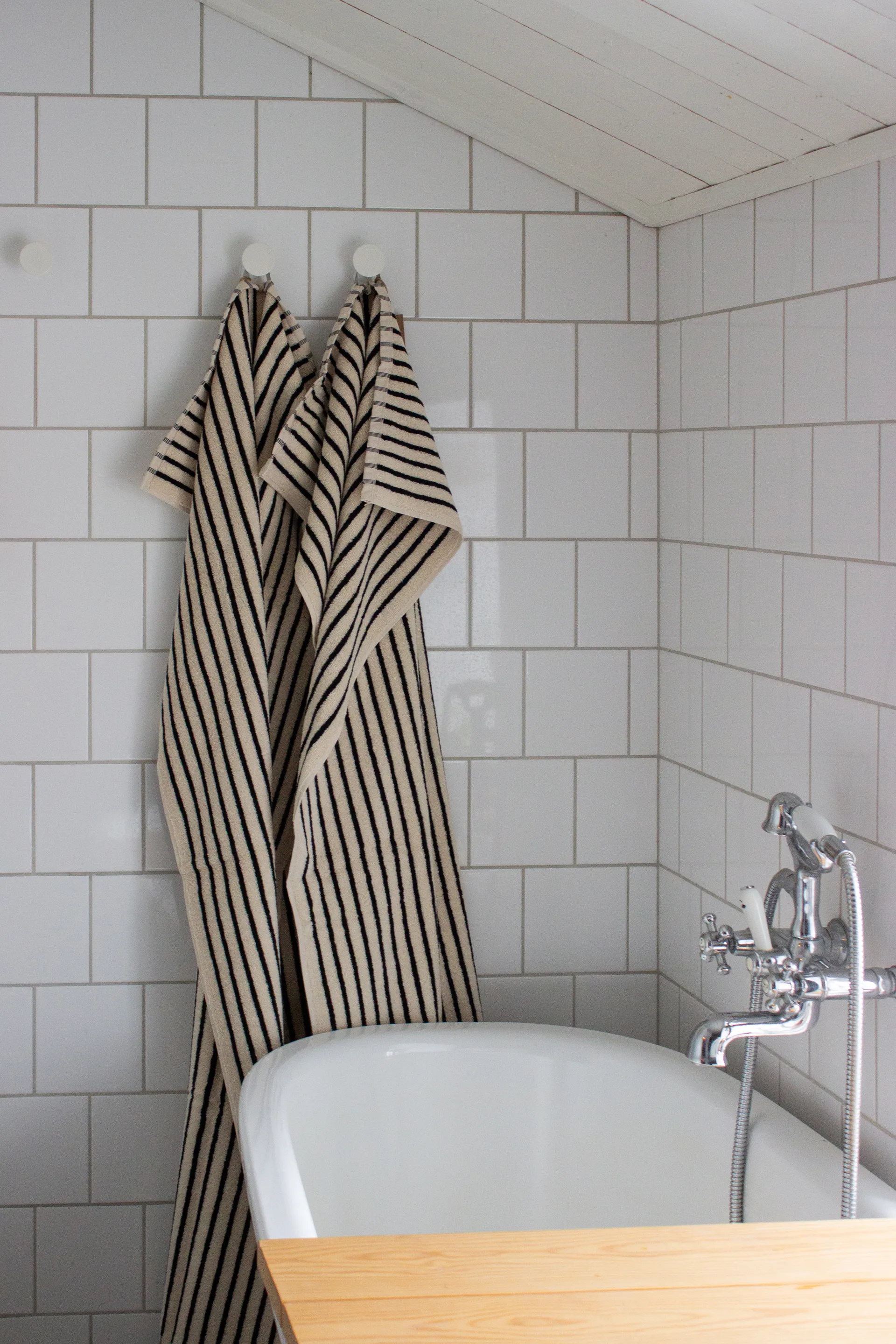 Drift Badehandtücher 100x150 cm 2-teilig - Weiß-Schwarz Scandi Living