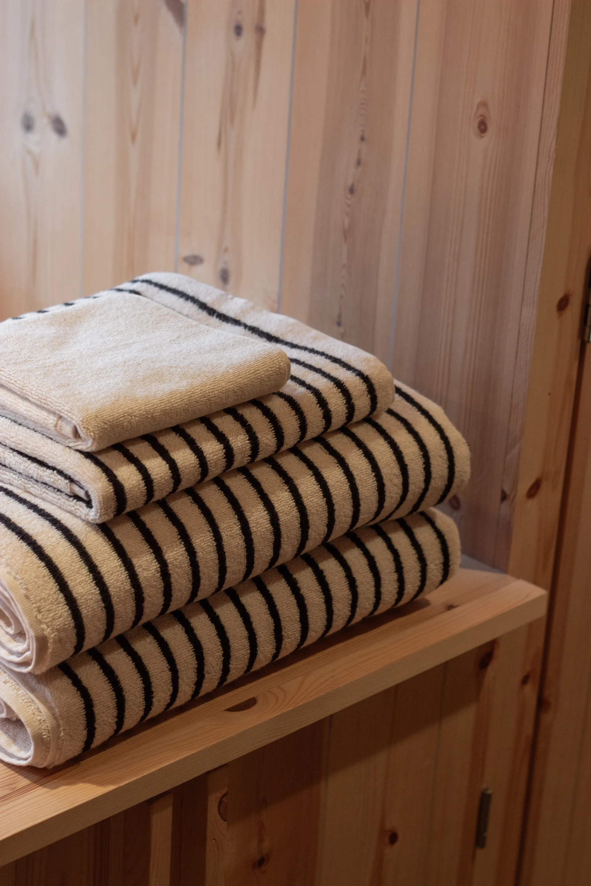 Drift Badehandtücher 100x150 cm 2-teilig - Weiß-Schwarz Scandi Living