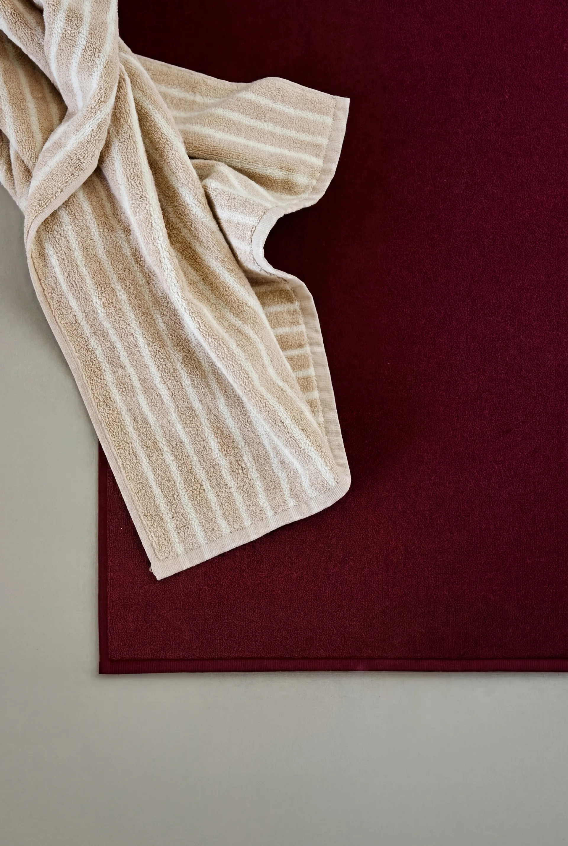 Drift Badematte 50x70 cm, Rot Scandi Living