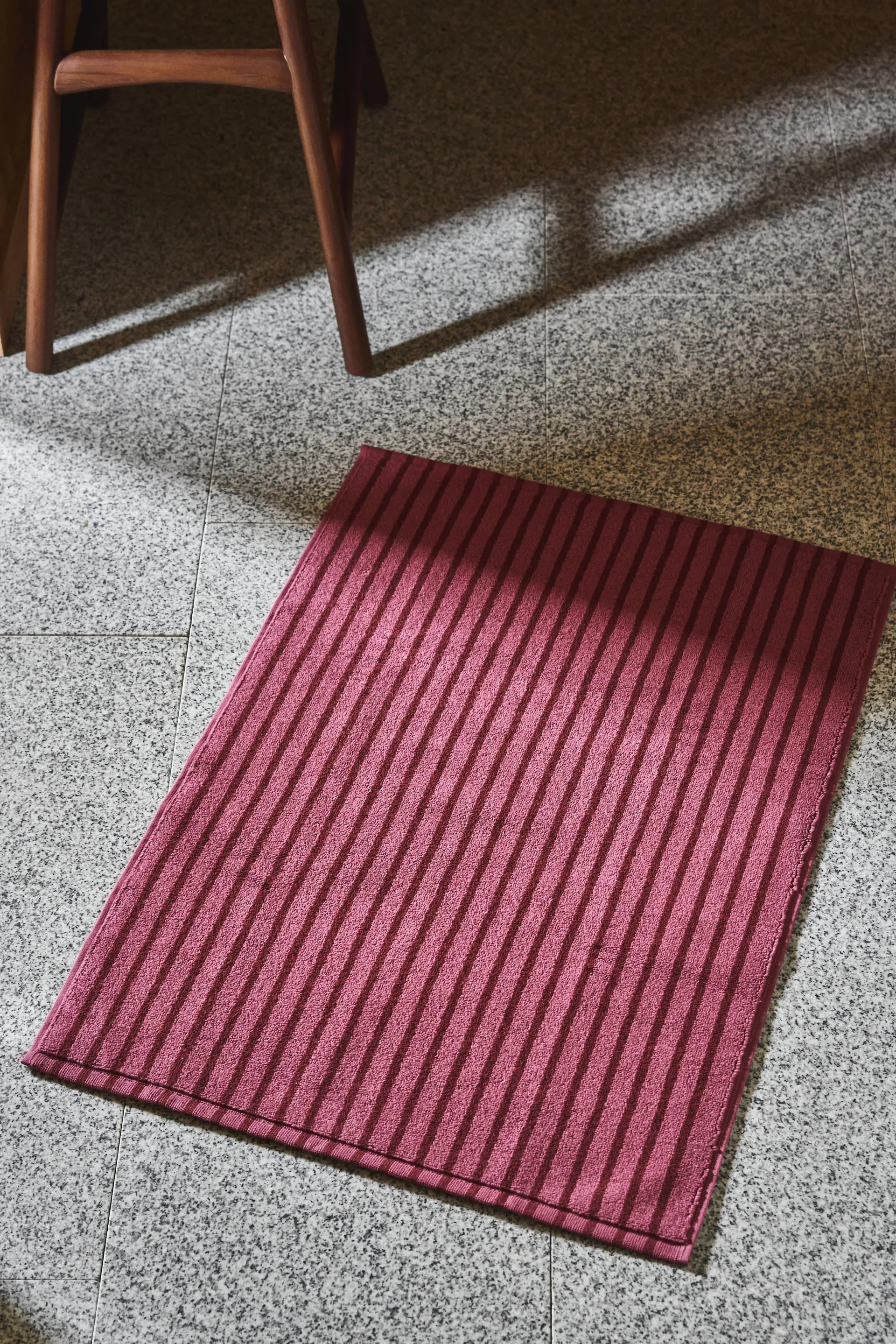 Drift Badematte 50x70cm, Rosa-Rot Scandi Living