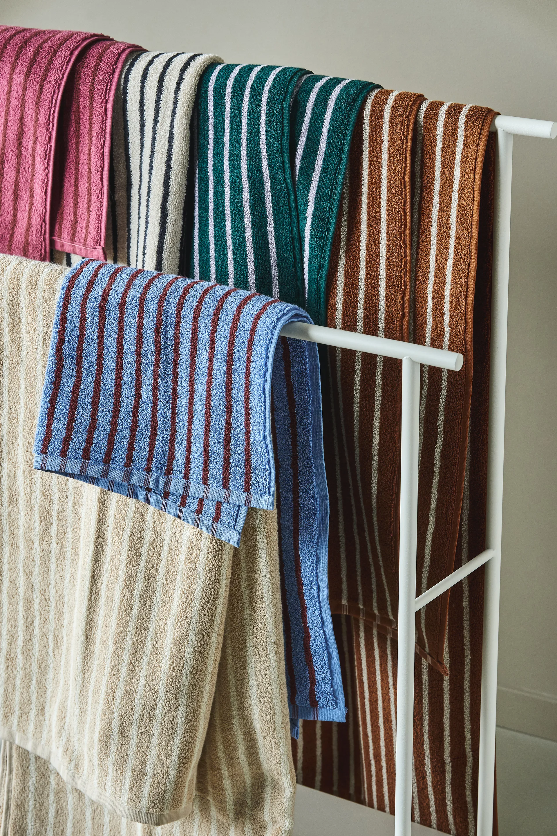 Drift Badetuch 70x140 cm, Rosa-Rot Scandi Living