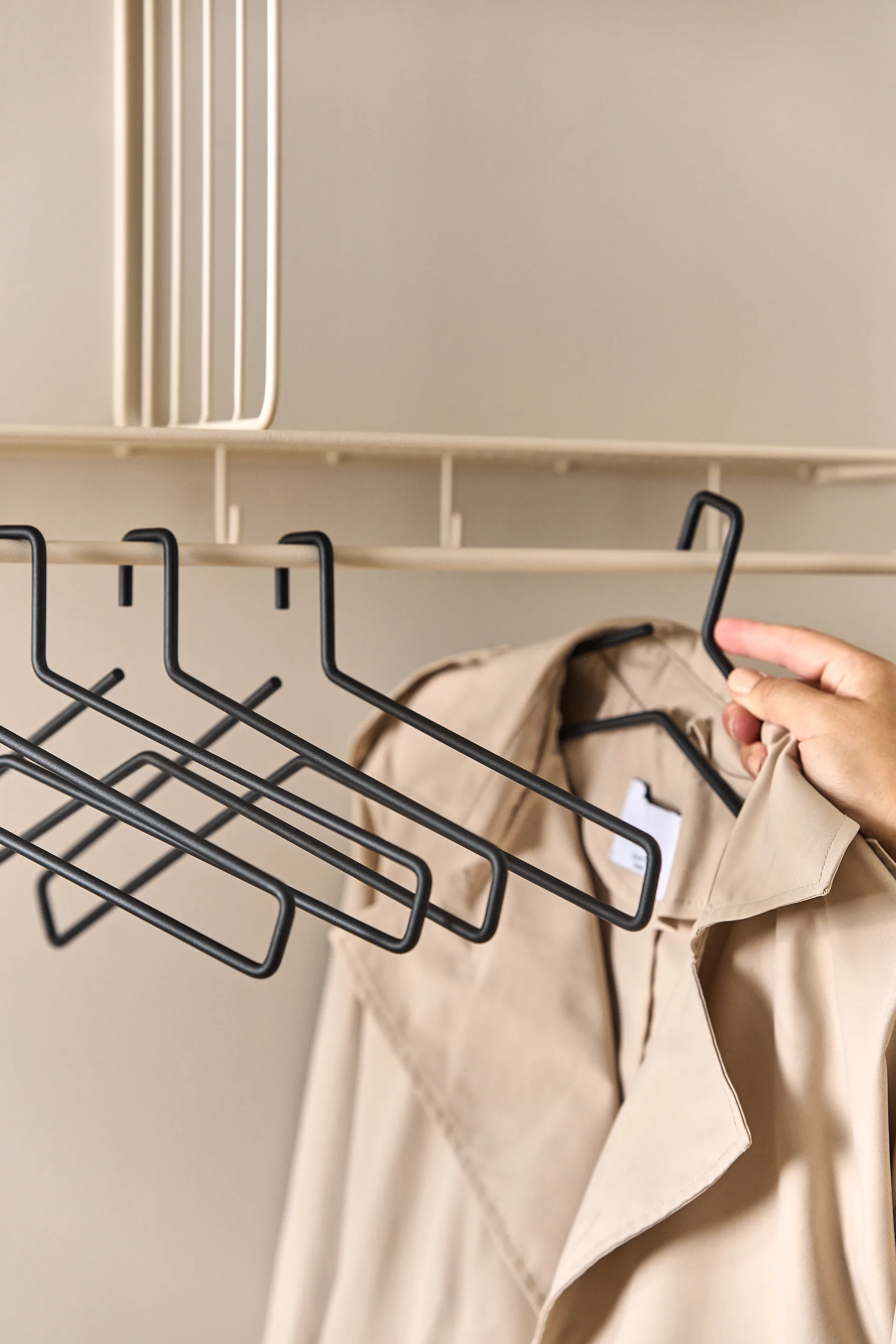 Edge Kleiderbügel 5er-Pack, Black Scandi Living