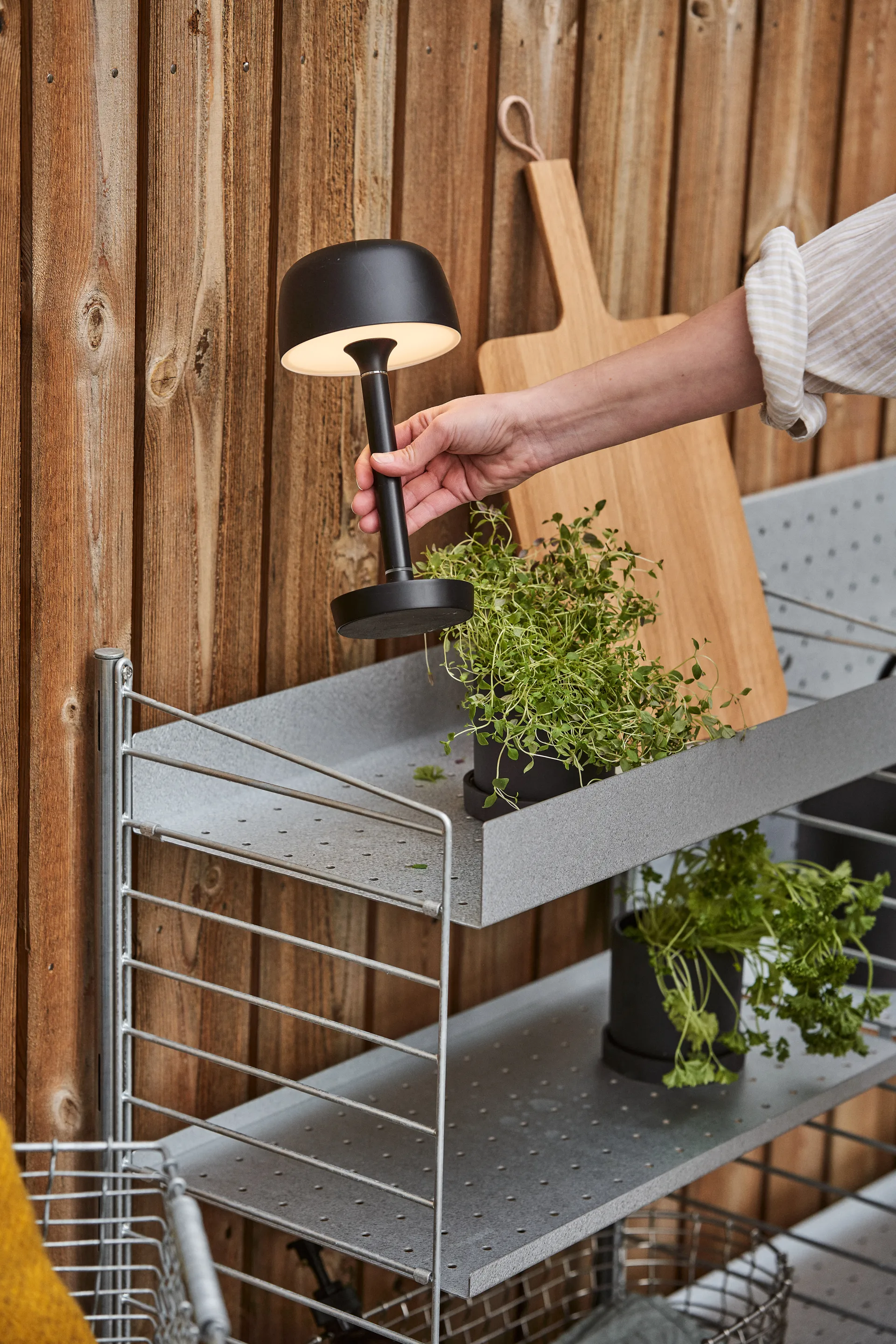 Halo tragbare Tischleuchte 25,5 cm, Black Scandi Living