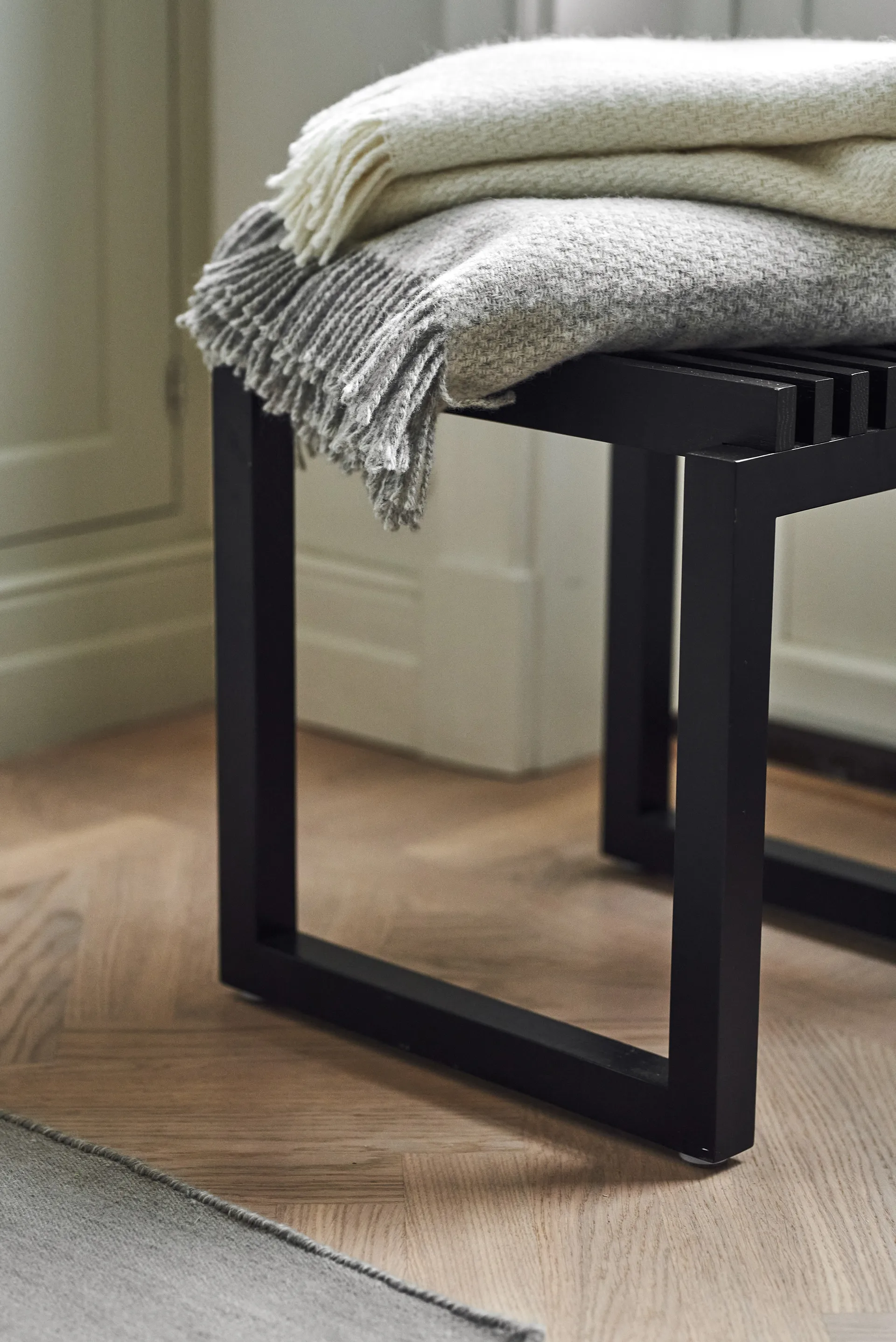 Sandstone Wolldecke 130 x 180cm, Hellgrau Scandi Living