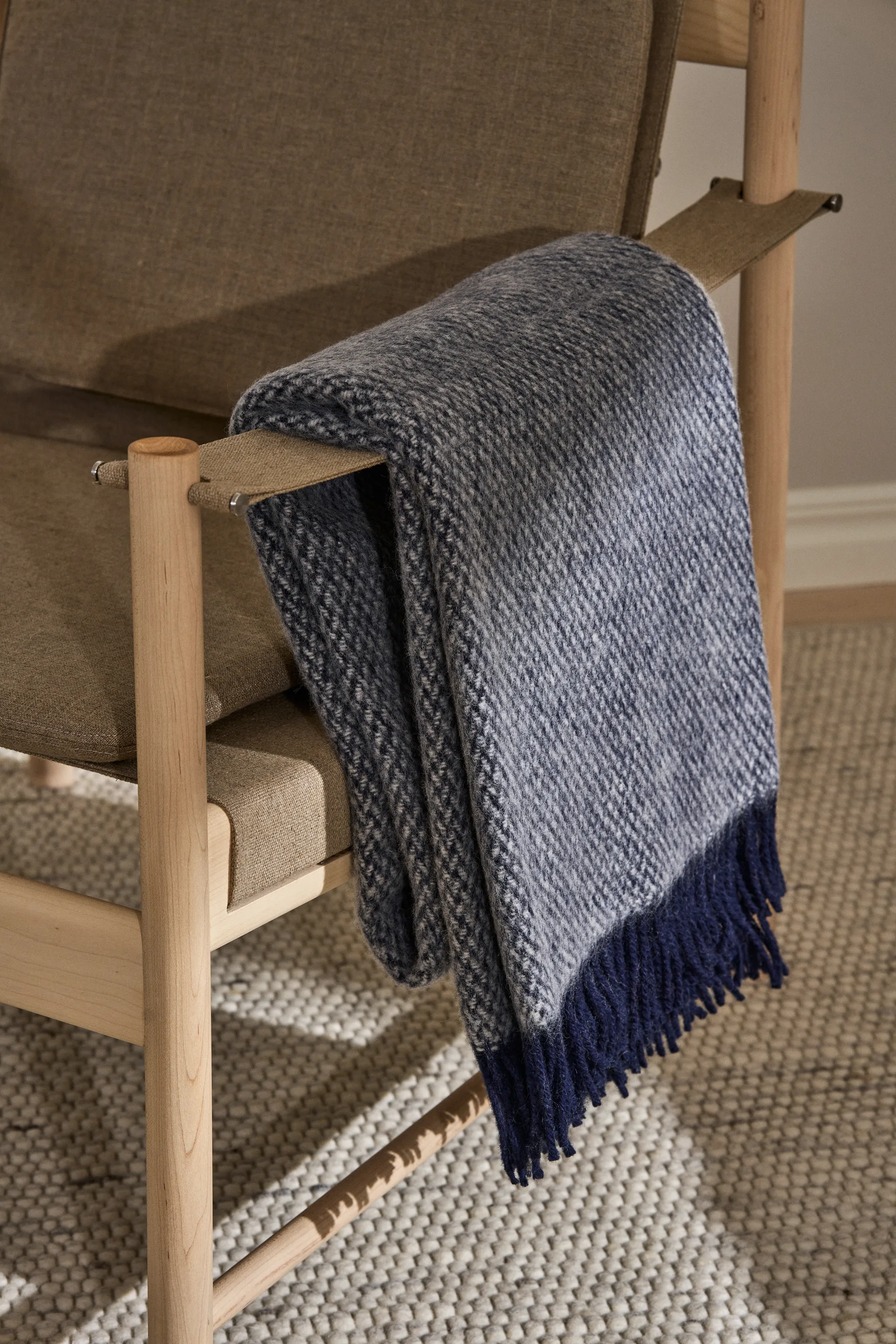 Sandstone Wolldecke 130 x 180cm, Indigo blau Scandi Living