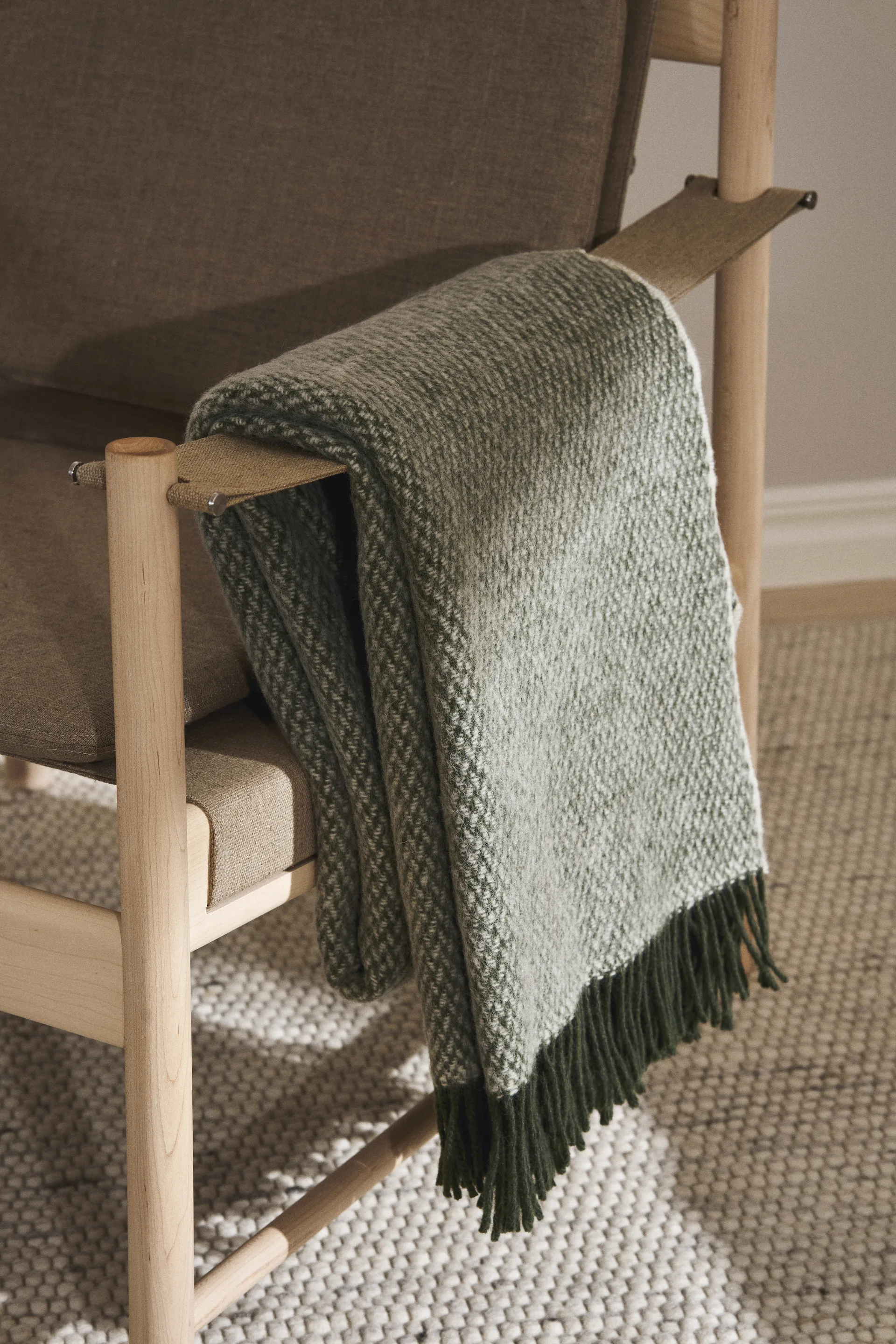 Sandstone Wolldecke 130 x 180cm, Khaki grün Scandi Living