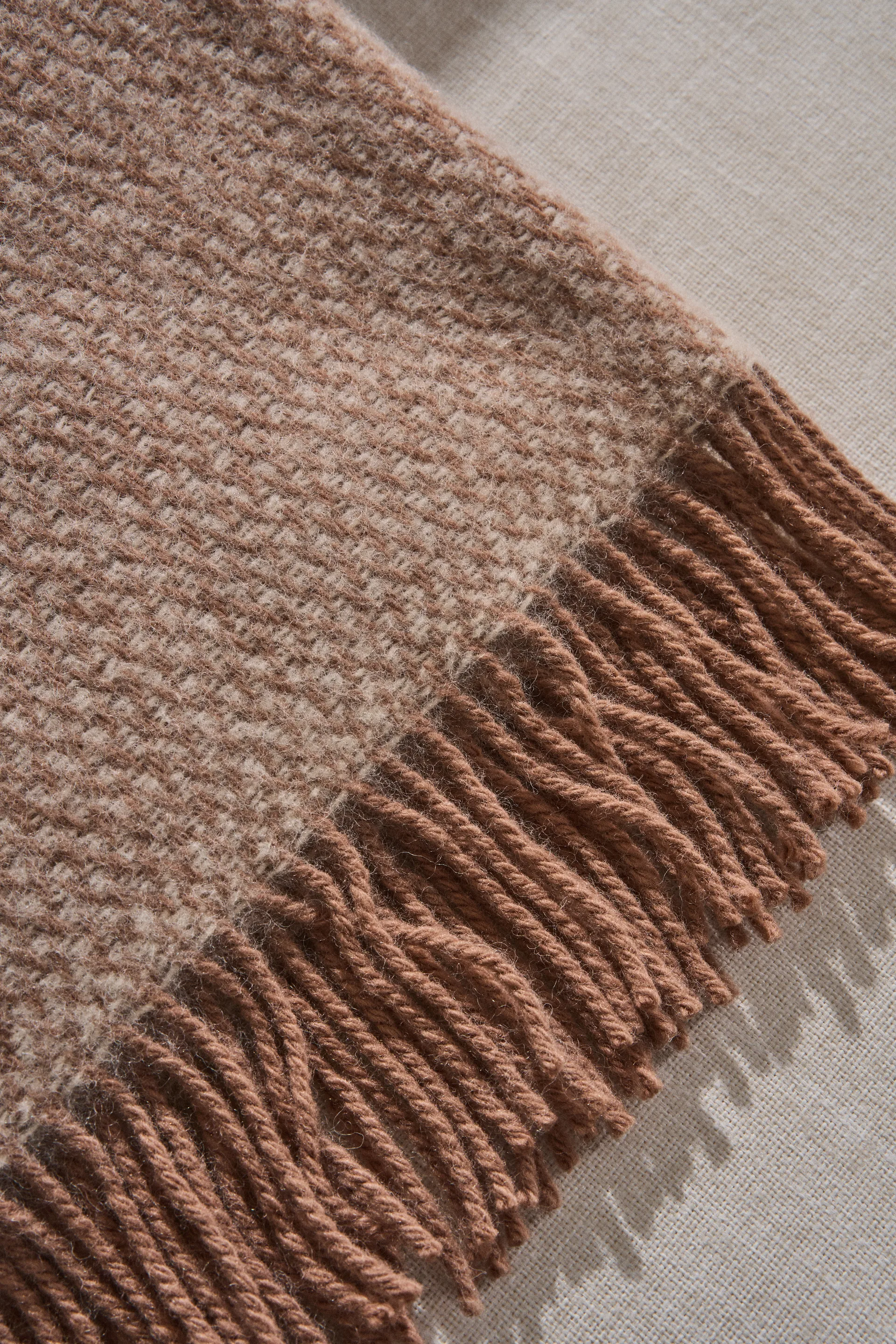 Sandstone Wolldecke 130 x 180cm, Mocca Scandi Living