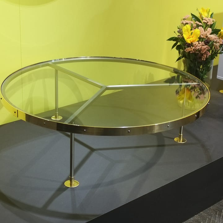 Couchtisch 14, Glas, Stahlgestell lackiert, Messingplatte Scherlin