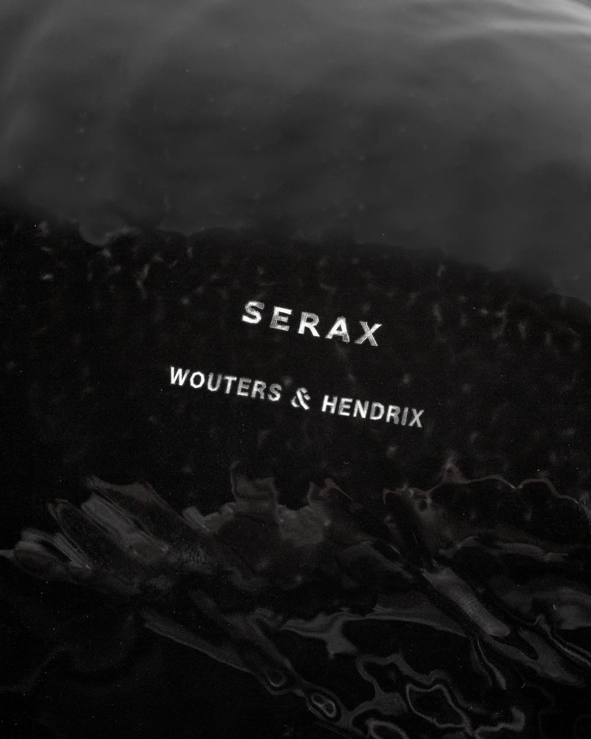 Les Objets Mouleversants Marcel schaal M 14x30,5 cm, Black Serax