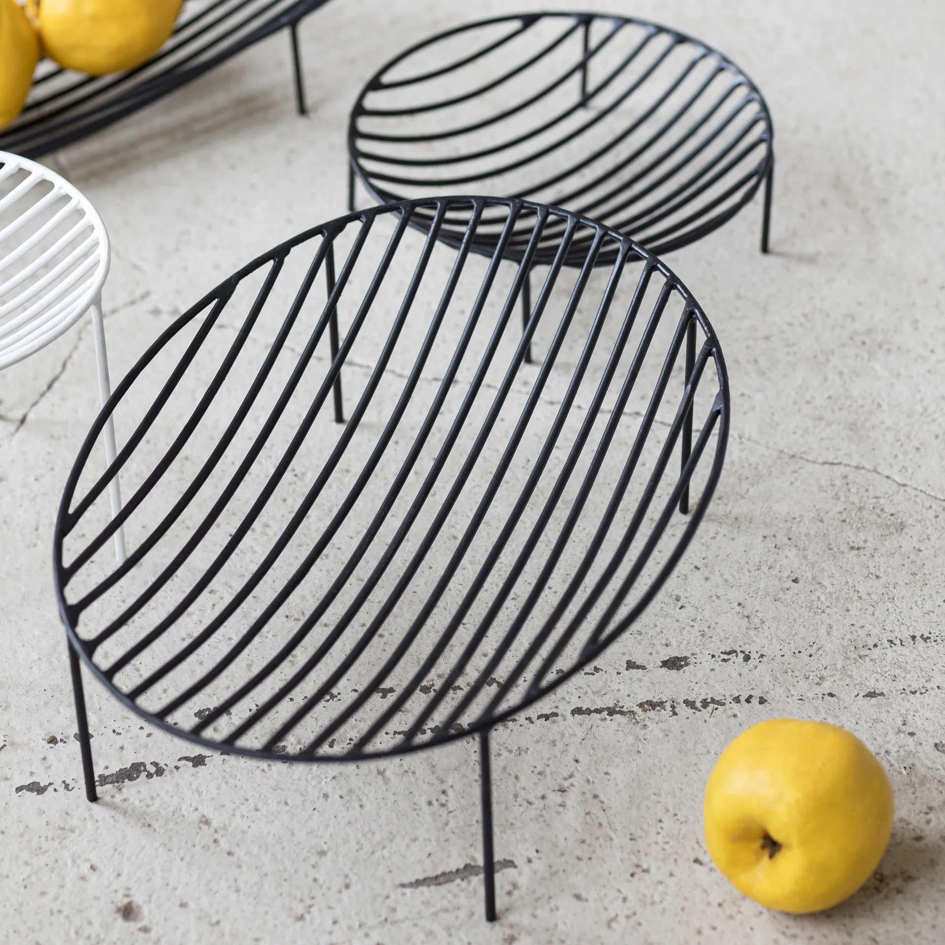 Nana Fruchtschale 25 x 35cm, Schwarz Serax