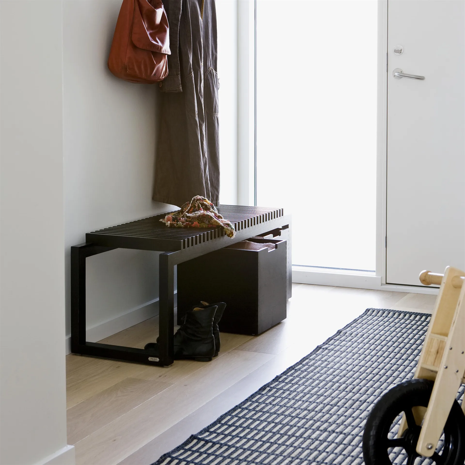 Cutter Bank 121 cm, Schwarz lackierte Eiche Skagerak