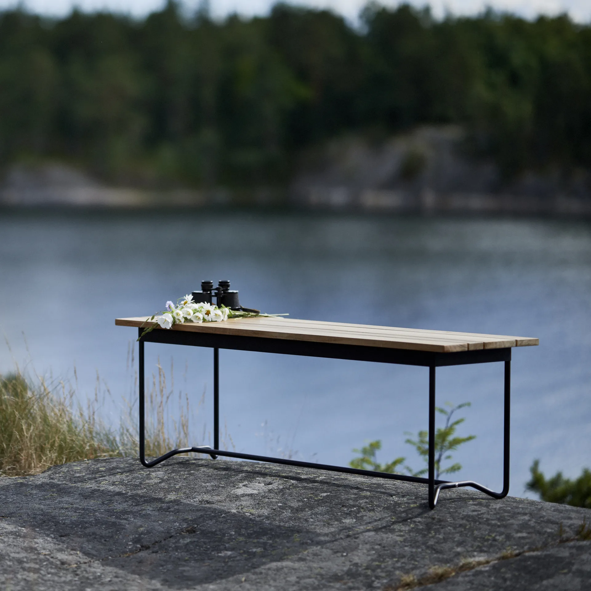 Grinda Bank, Teak, schwarzes Gestell Skargaarden