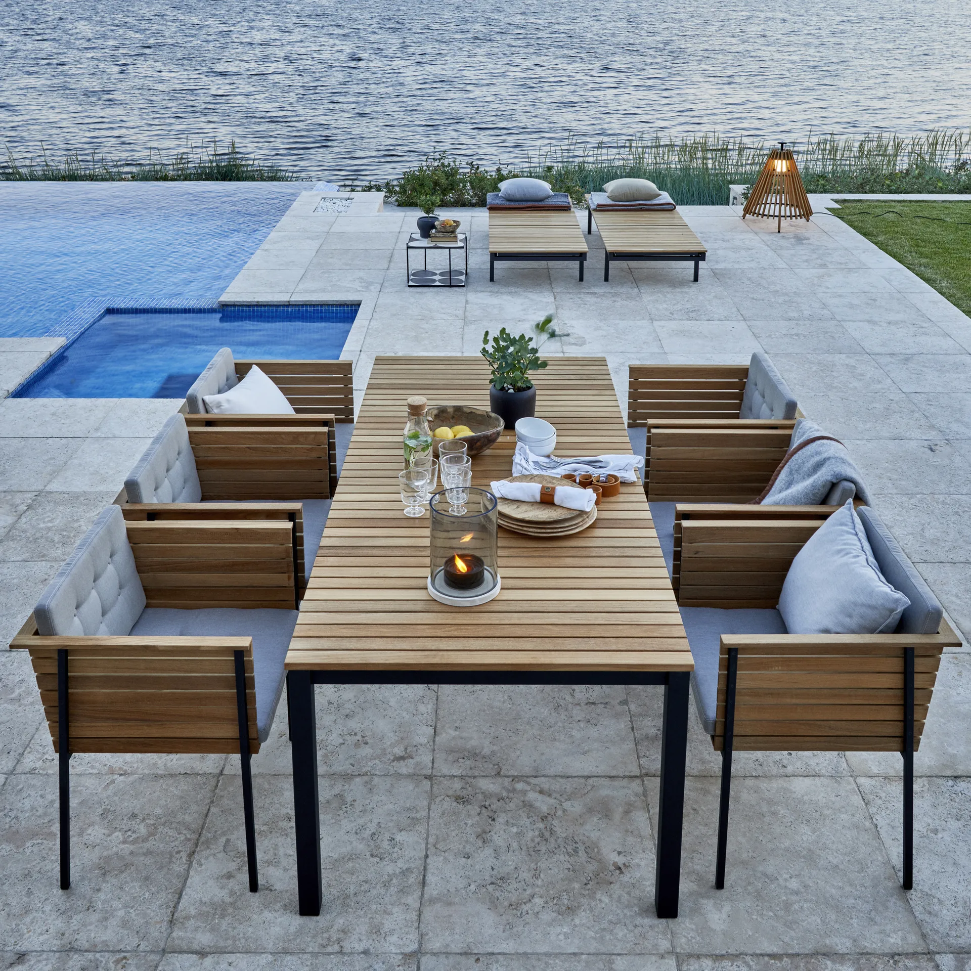 Häringe Esstisch, Teak, medium, schwarzes Stahlgestell Skargaarden