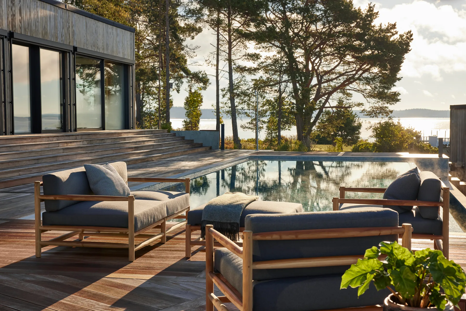 Saltholm Sofa Teak-Kissen graubraun,  Skargaarden