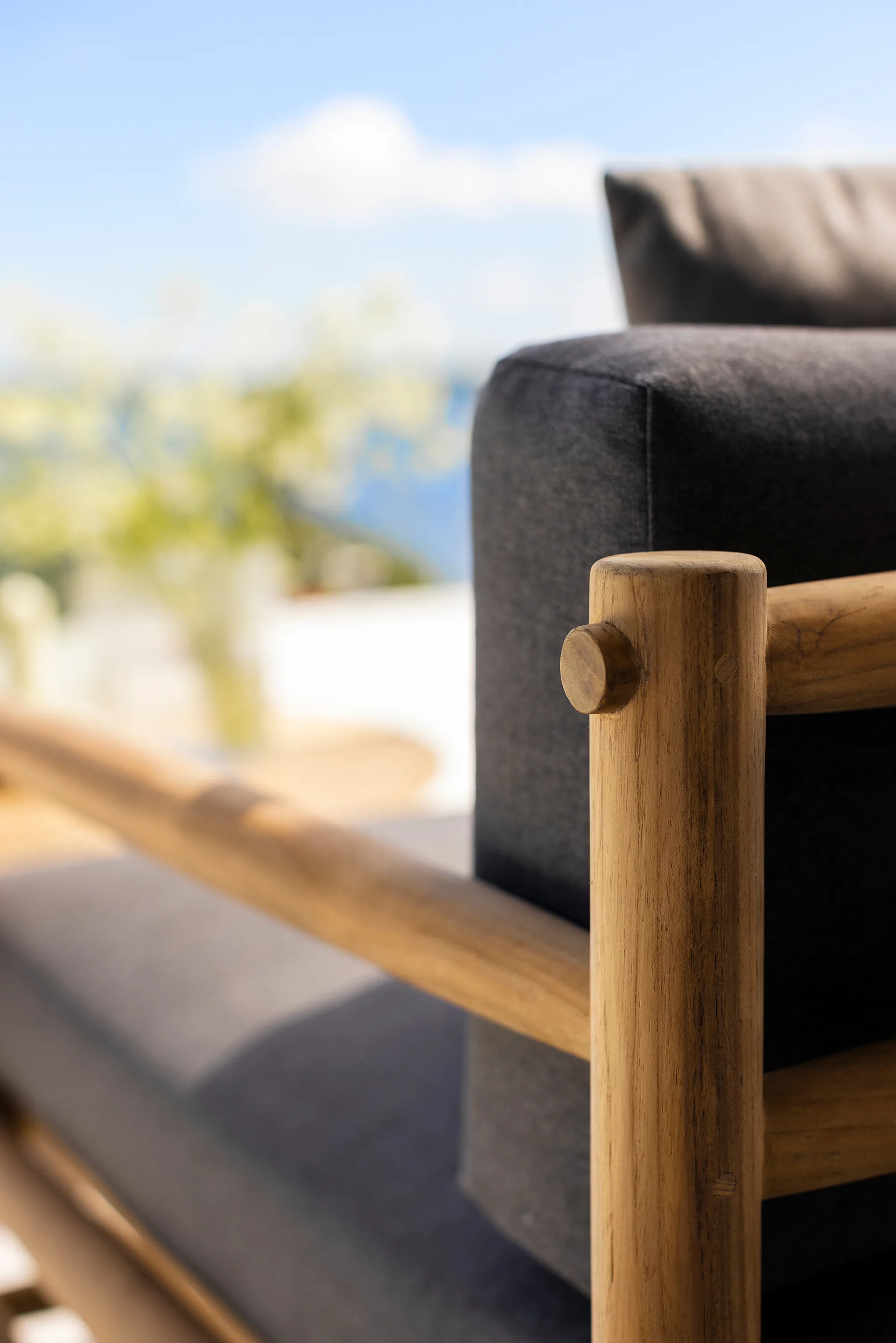 Saltholm Sofa Teak-Kissen graubraun Skargaarden