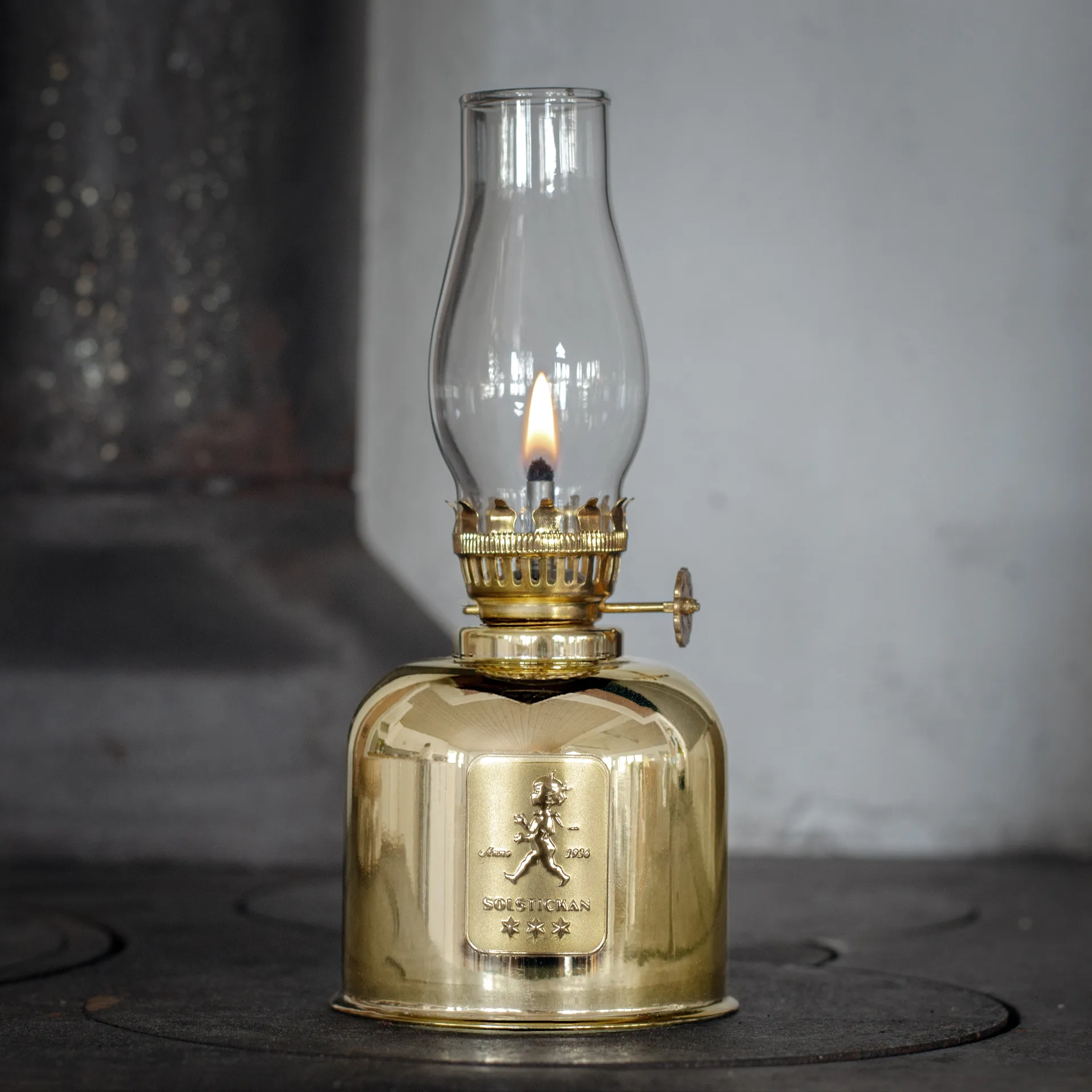 Solstickan Paraffinleuchte, Gold Solstickan Design