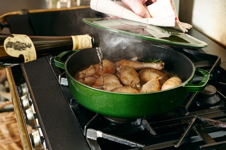 Staub Chistera tiefe Schmorpfanne Gusseisen Ø28 cm, Basilikumgrün  STAUB