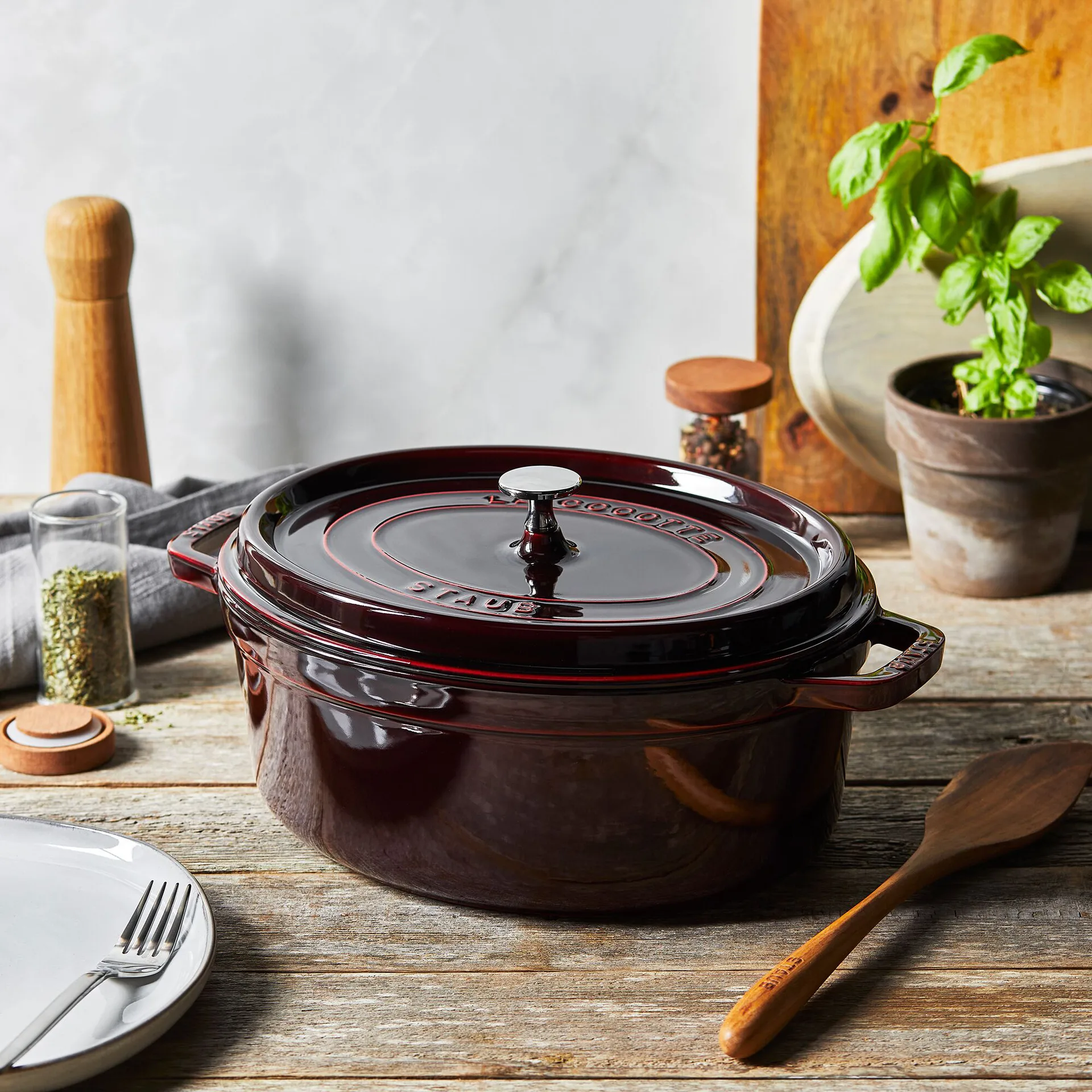 Staub La Cocotte ovaler Topf Gusseisen 4,2 L, Granatrot STAUB