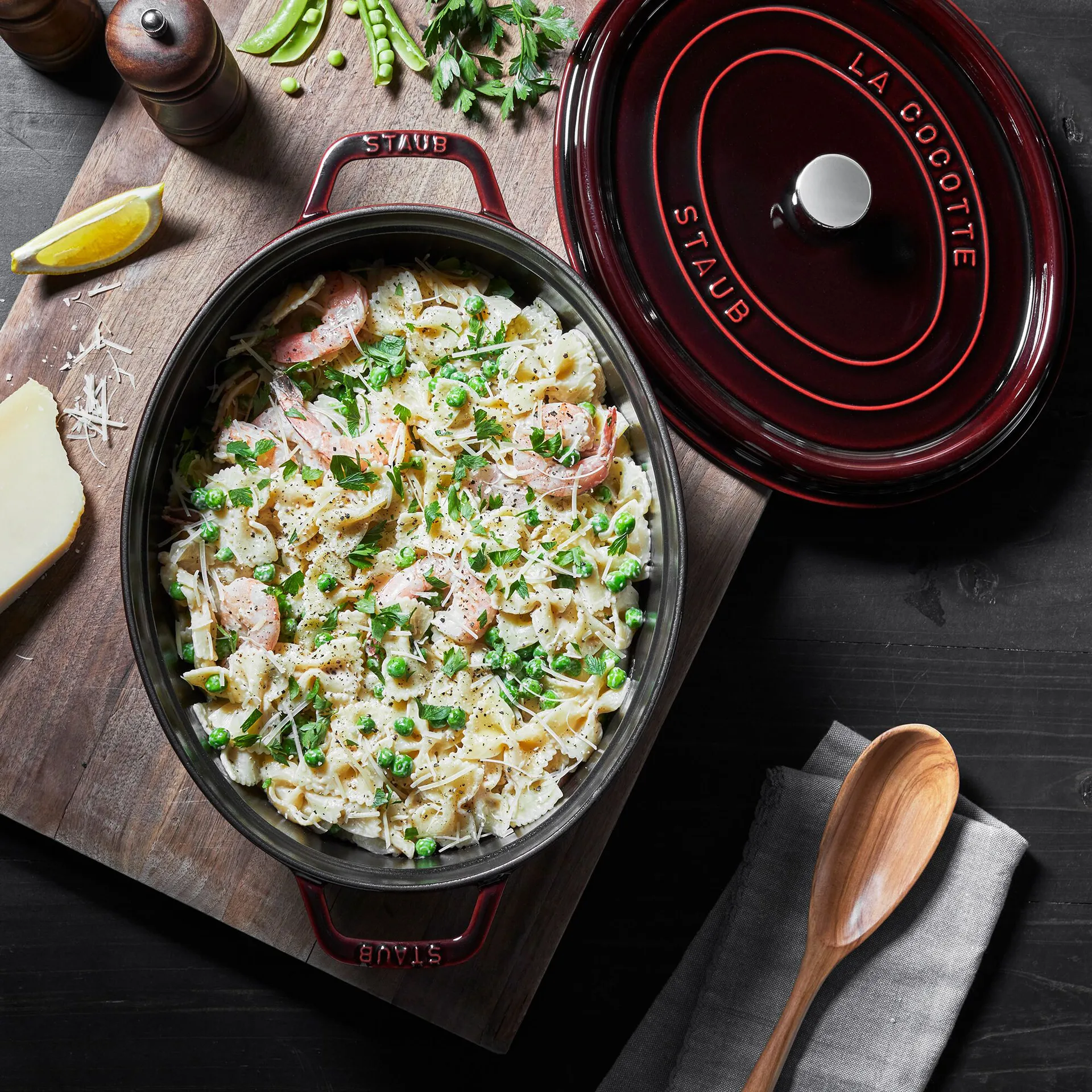 Staub La Cocotte ovaler Topf Gusseisen 4,2 L, Granatrot STAUB