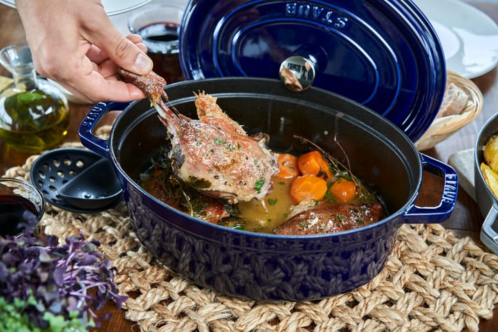 Staub La Cocotte ovaler Topf Gusseisen 5,5 L, Dunkelblau STAUB