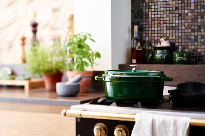 Staub La Cocotte ovaler Topf Gusseisen 6,7 L., Basilikumgrün STAUB