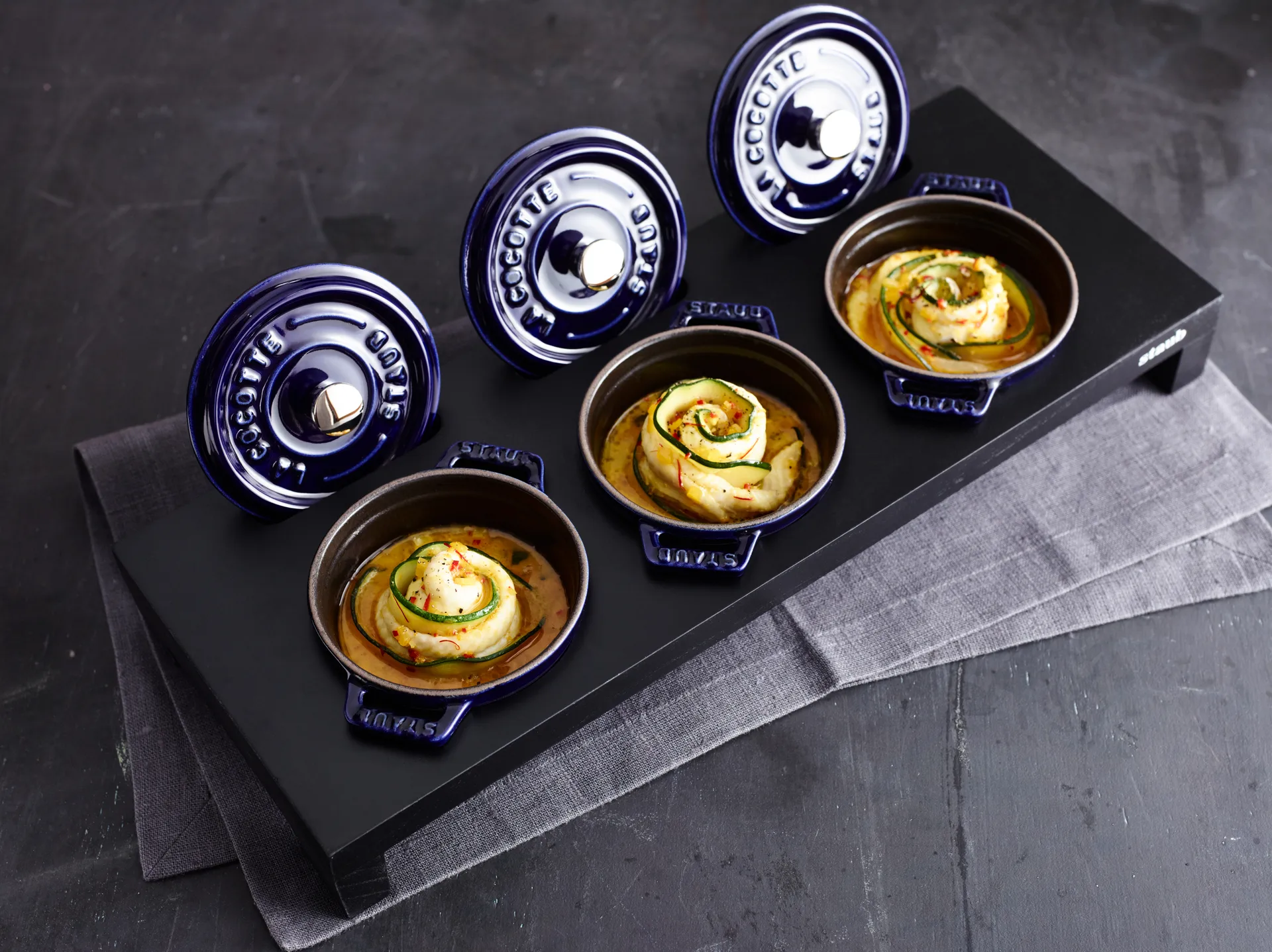 Staub La Cocotte runder Topf Gusseisen 0,25 L, Dunkelblau STAUB