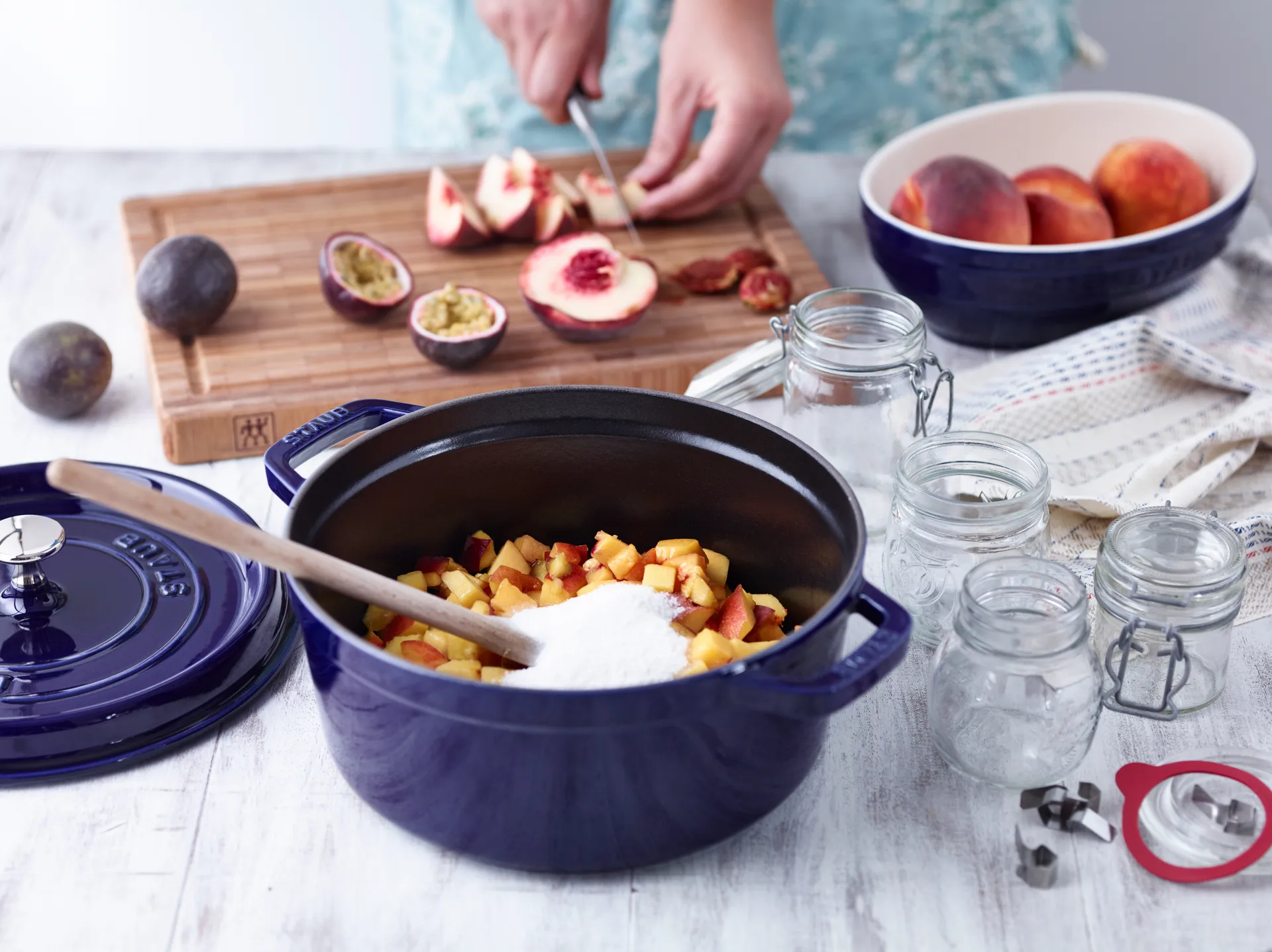 Staub La Cocotte runder Topf Gusseisen 2,6 L, Dunkelblau STAUB