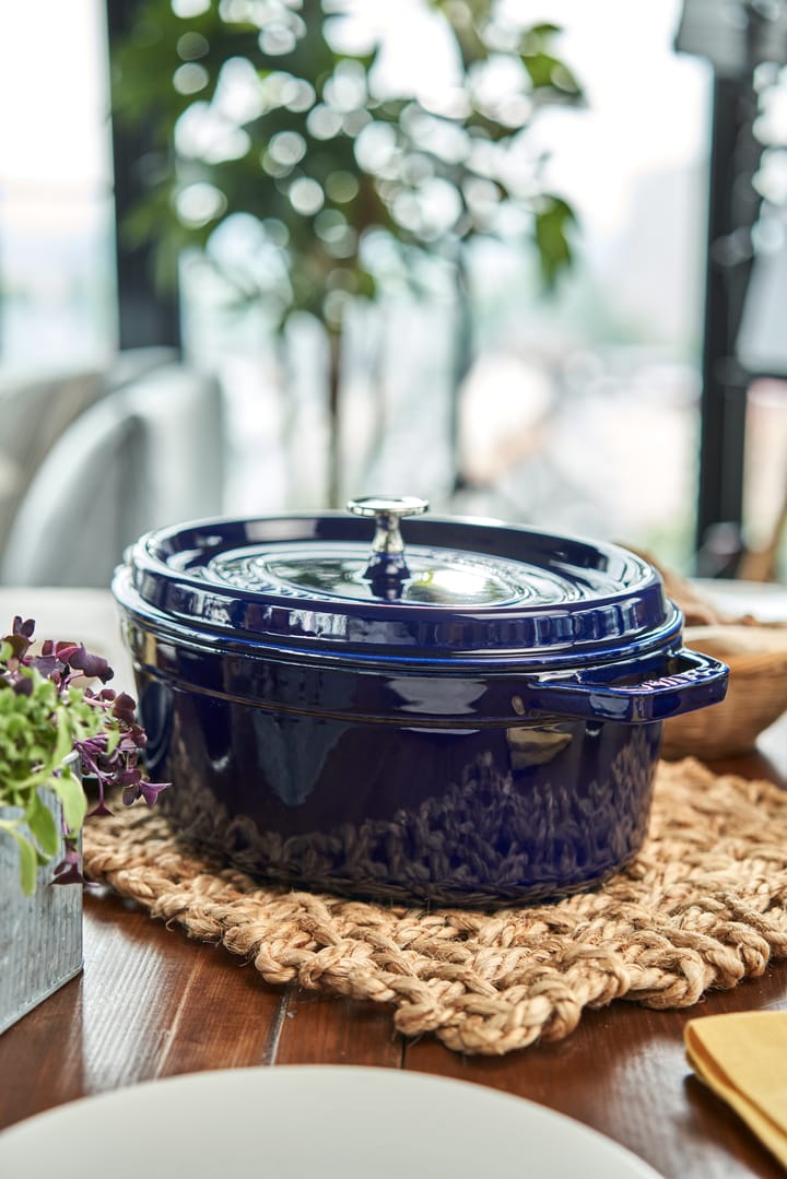 Staub ovaler Topf aus Gusseisen, drei Schichten Emaille 4,2 l, Dunkelblau STAUB
