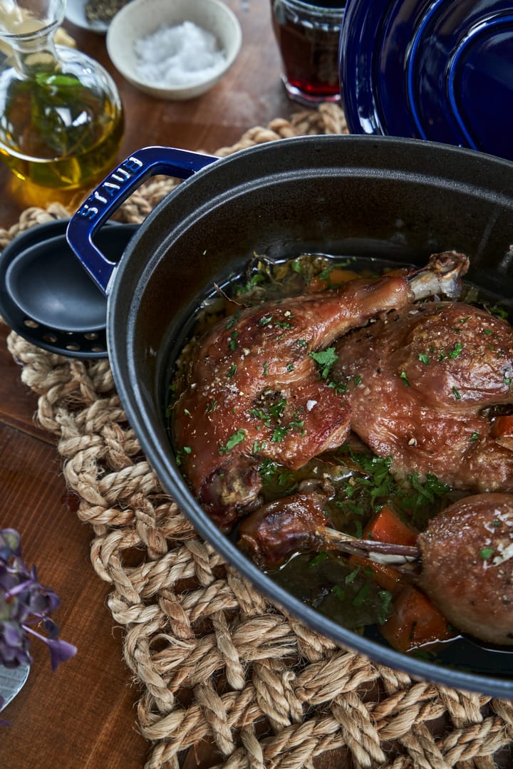 Staub ovaler Topf aus Gusseisen, drei Schichten Emaille 4,2 l, Dunkelblau STAUB