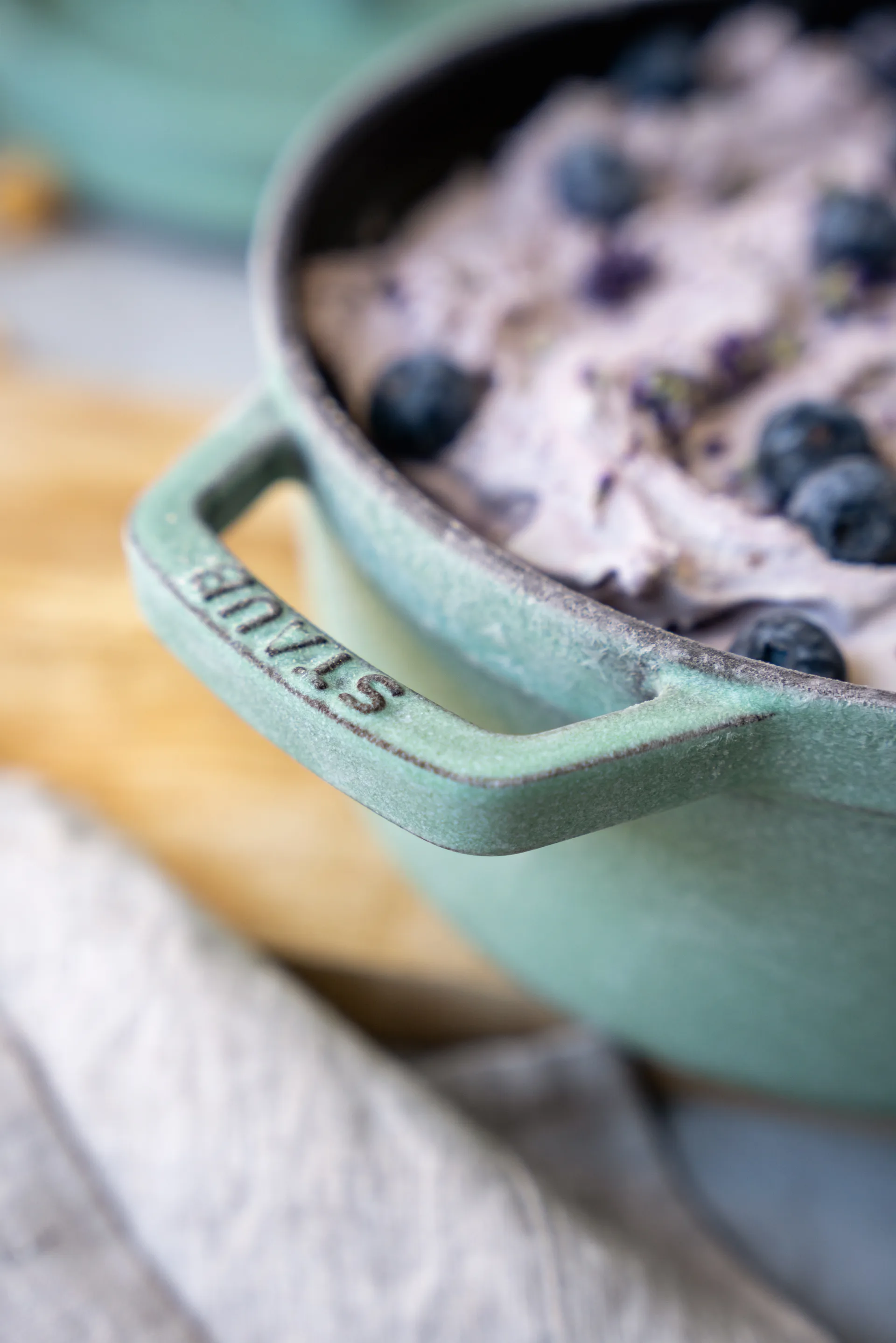 Staub runder Topf aus Gusseisen 3,8 l, Salvia STAUB