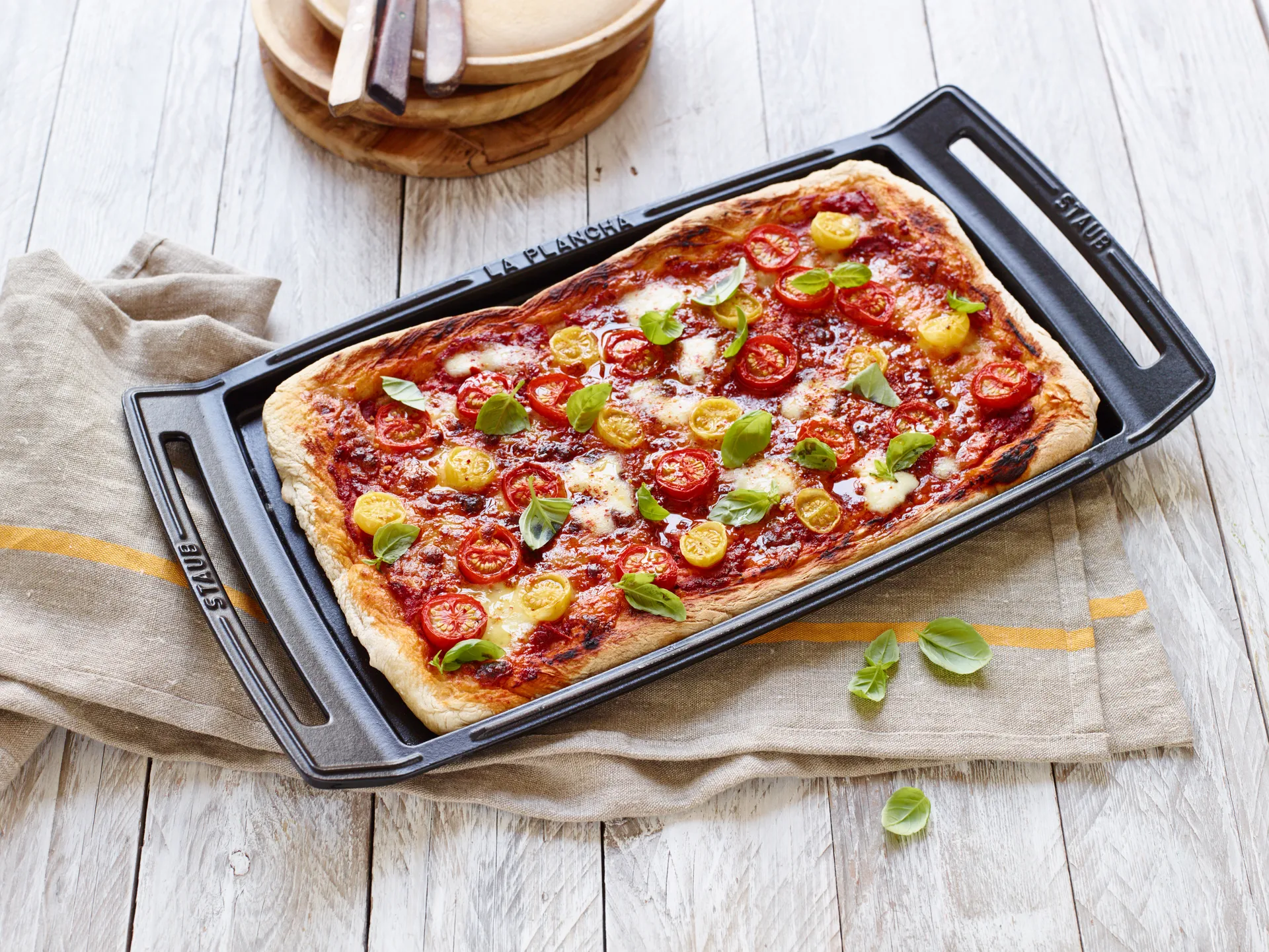 Staub Teppanyaki Bratplatte mit Griffen 38x25 cm, Schwarz STAUB