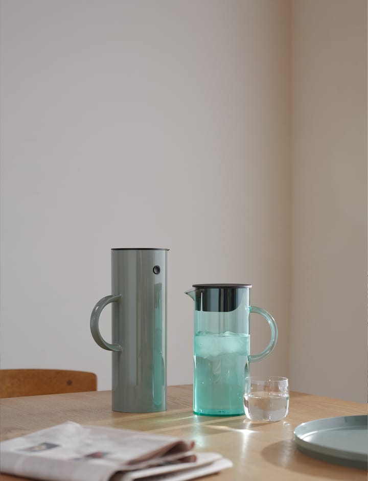 EM77 Kanne mit Deckel 1,5 L - Dusty green - Stelton