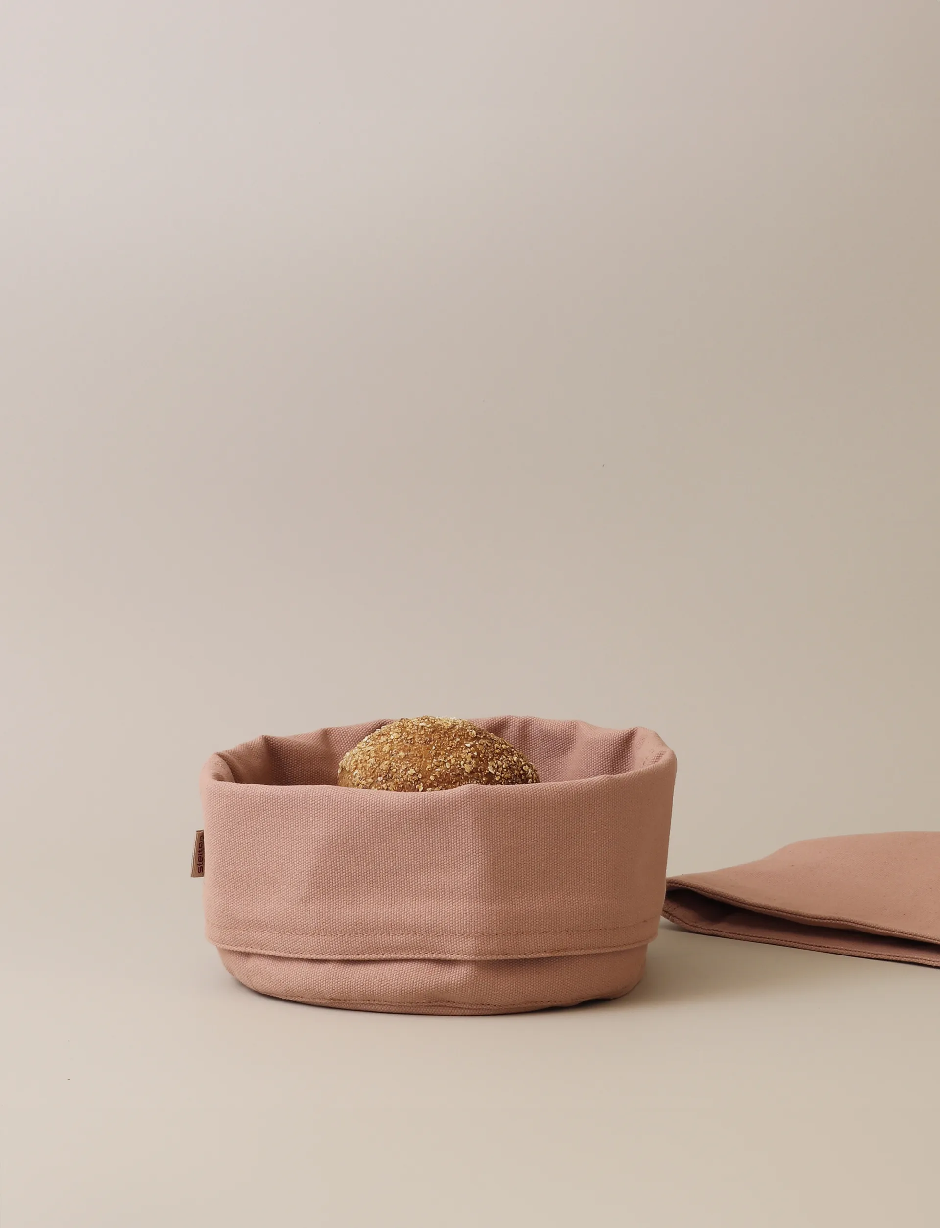 Stelton Brottasche, Heather Stelton