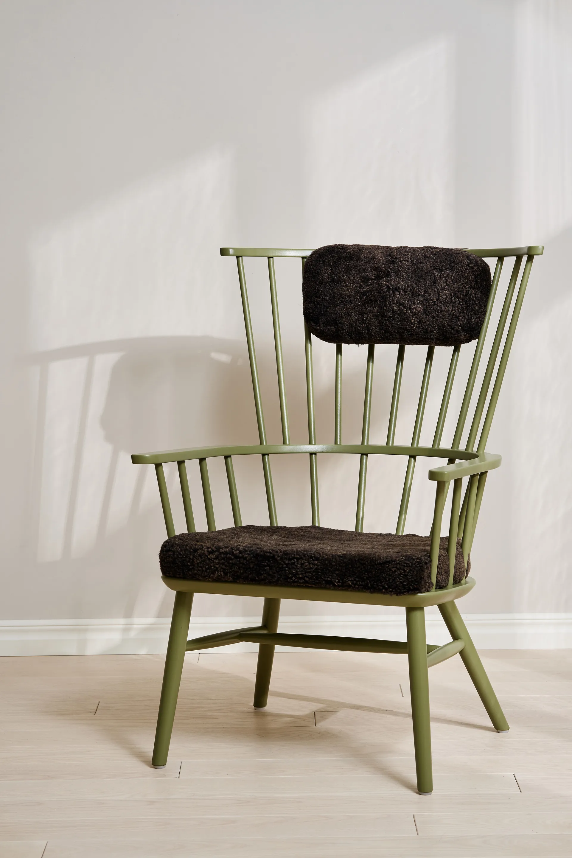 Henriette Sessel mit Sesselkissen & Nackenkissen Olive green-Espresso,  Stolab