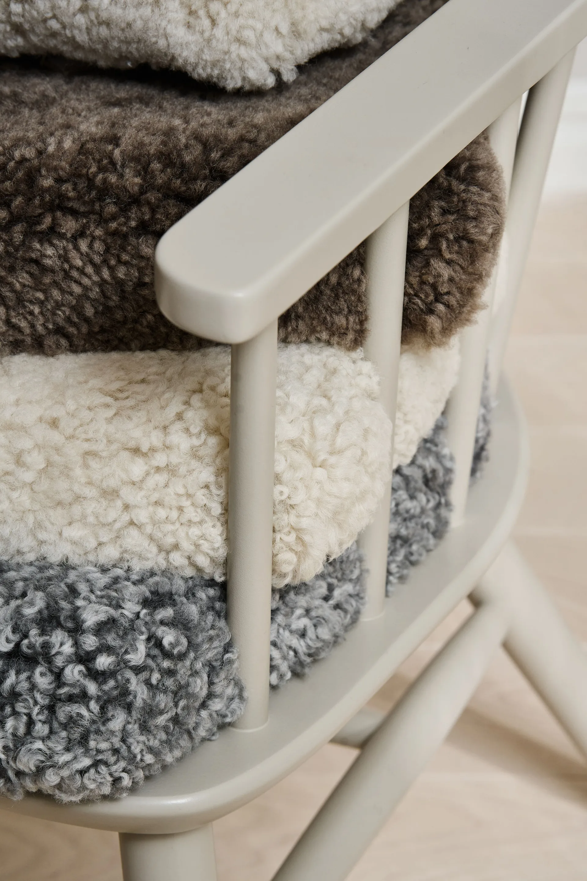 Henriette Sessel mit Sesselkissen & Nackenkissen White oiled-Espresso Stolab