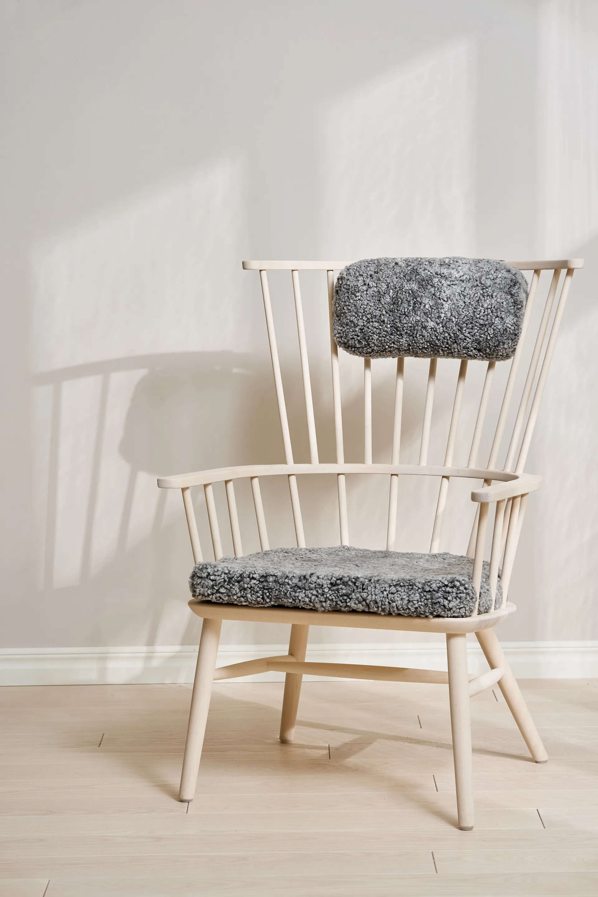 Henriette Sessel mit Sesselkissen & Nackenkissen White oiled-Scand. grey,  Stolab